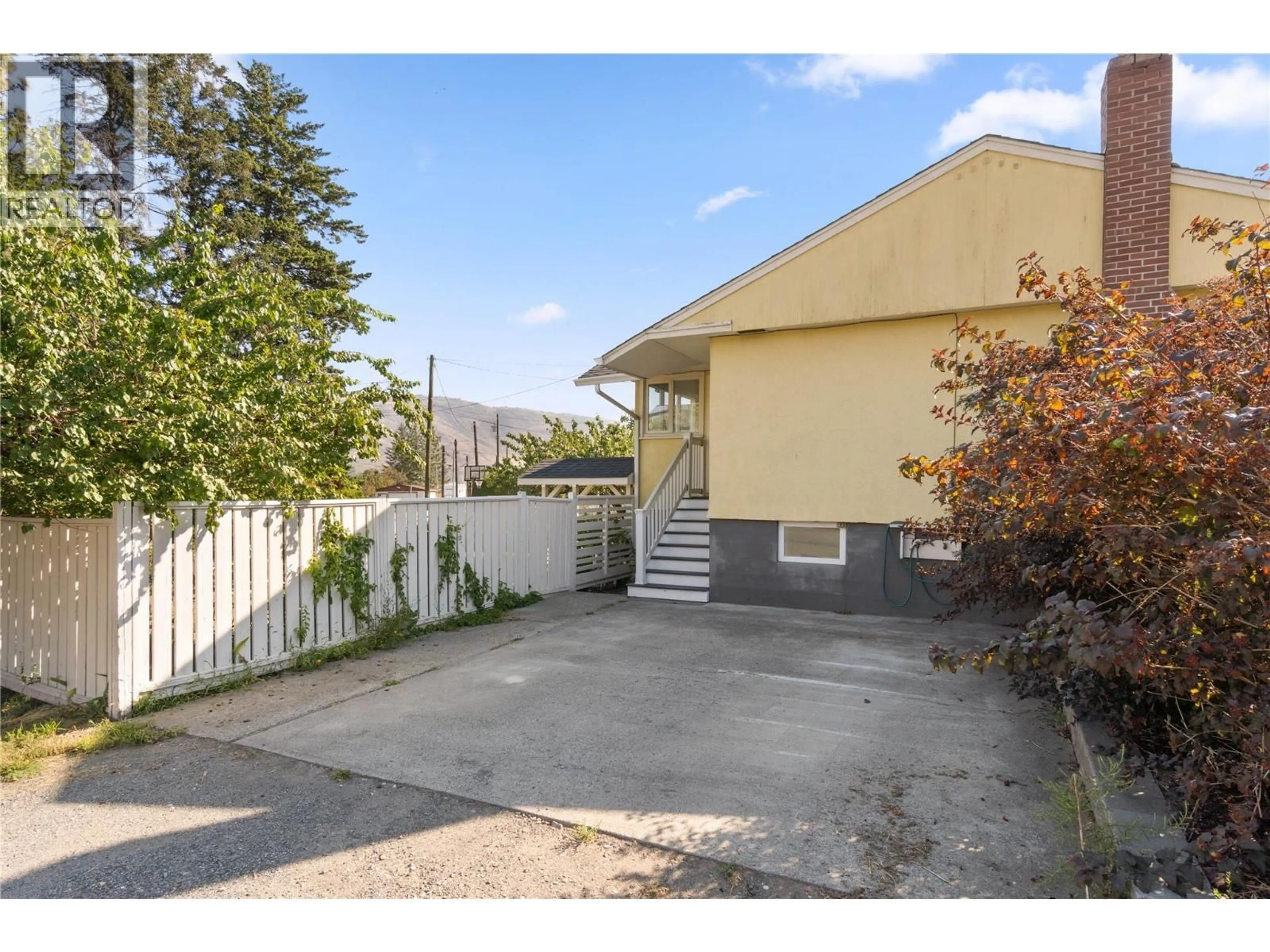 Patio, street for 1308 DOMINION CRESCENT, Kamloops British Columbia V2C2X1