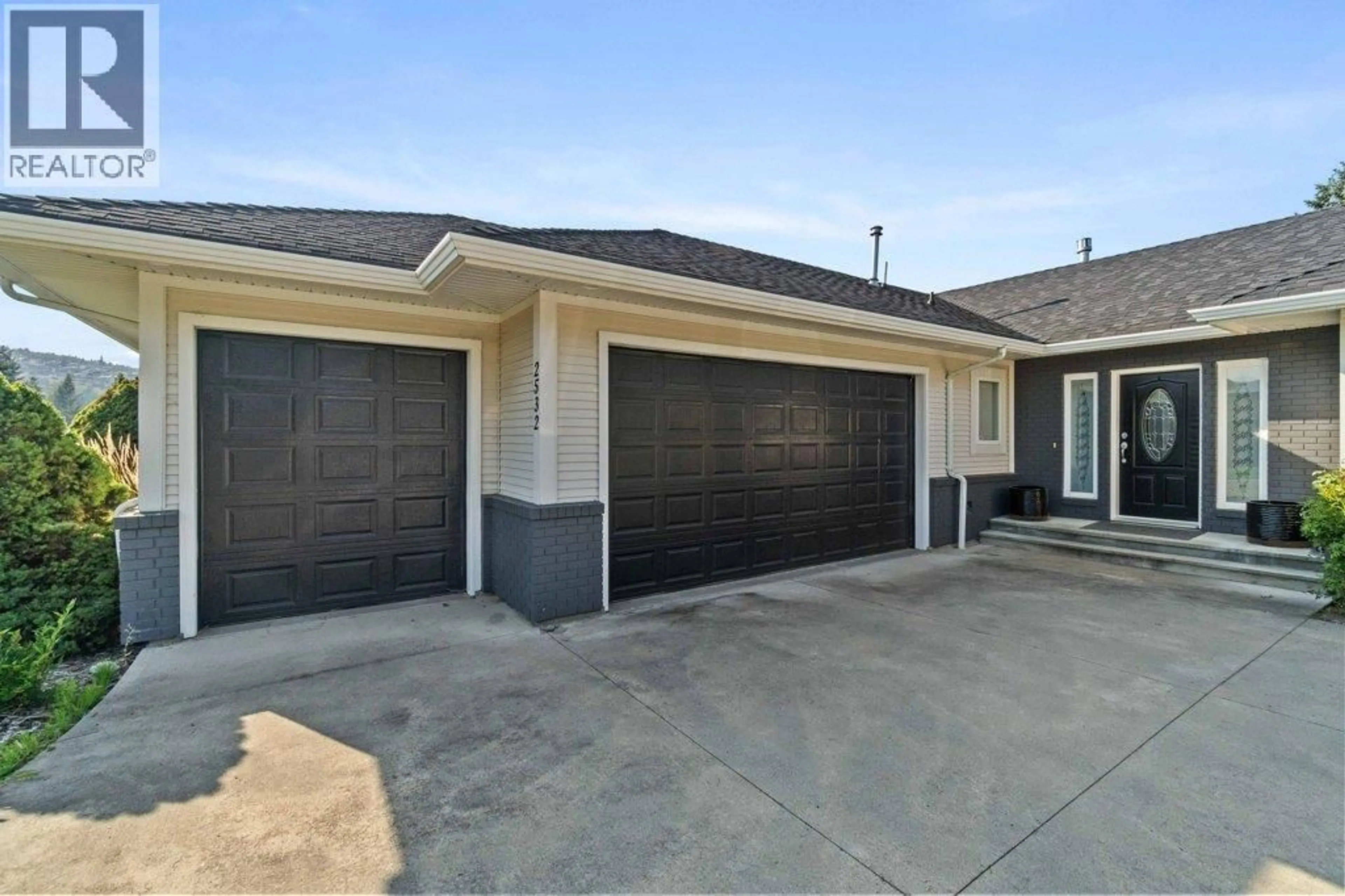 Indoor garage for 2532 GOLF VIEW CRESCENT, Blind Bay British Columbia V0E1H2