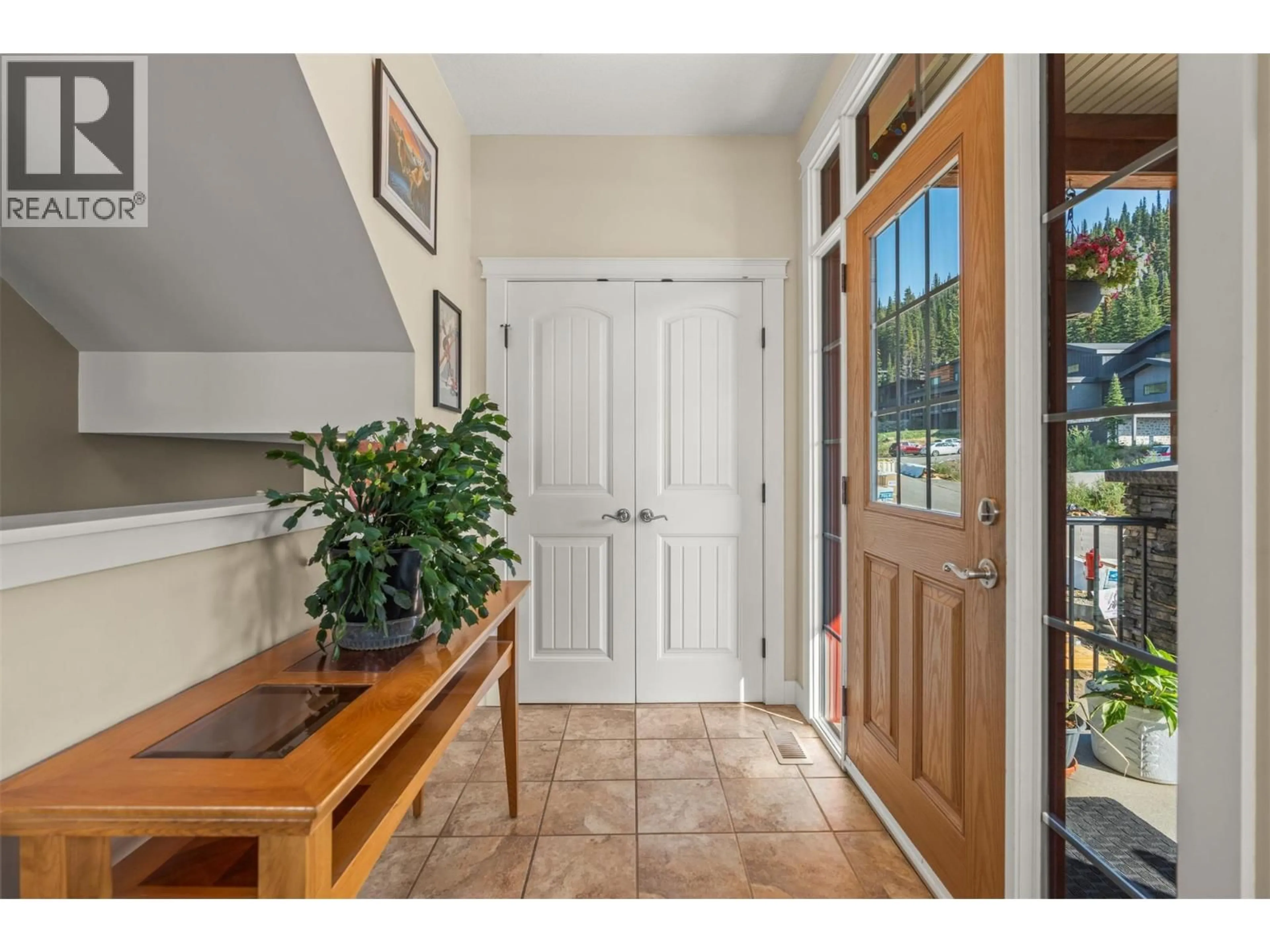 Indoor entryway for 9950 PURCELL DRIVE, Vernon British Columbia V1B0S1
