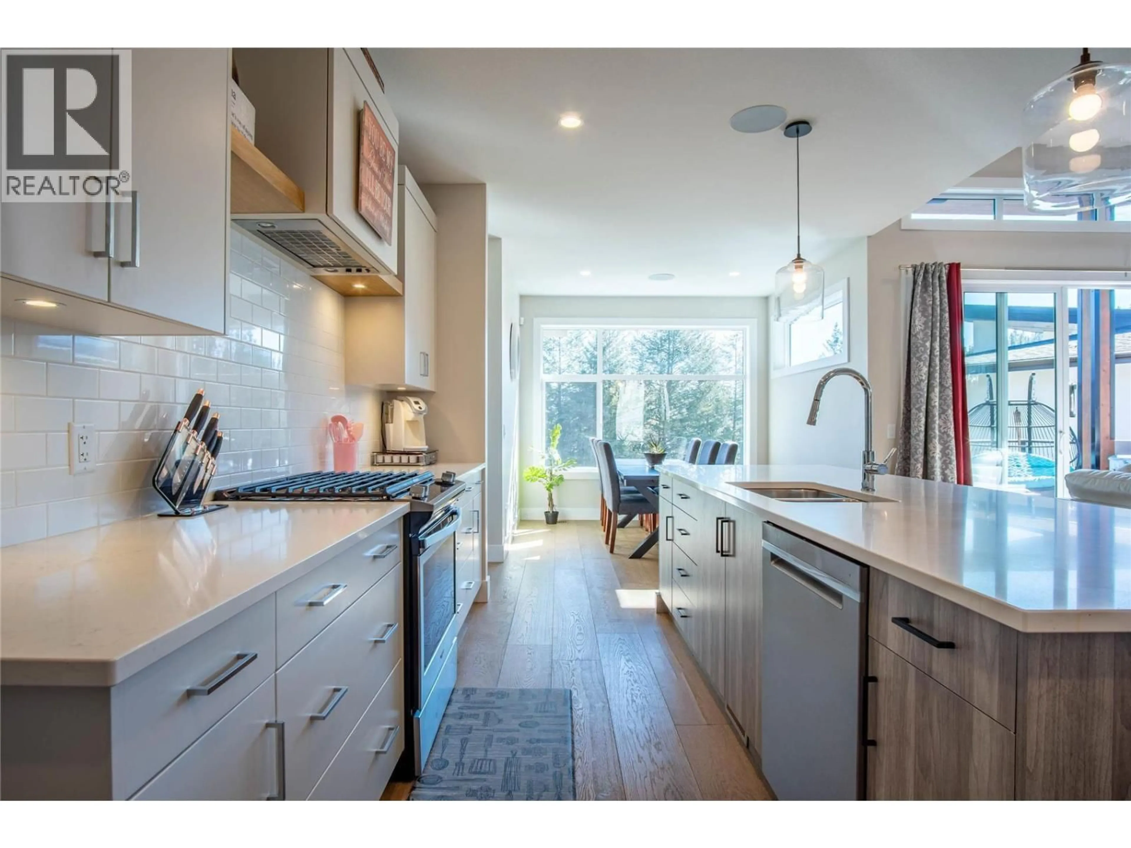 Contemporary kitchen, unknown for 10335 LONG ROAD, Lake Country British Columbia V4V0A9