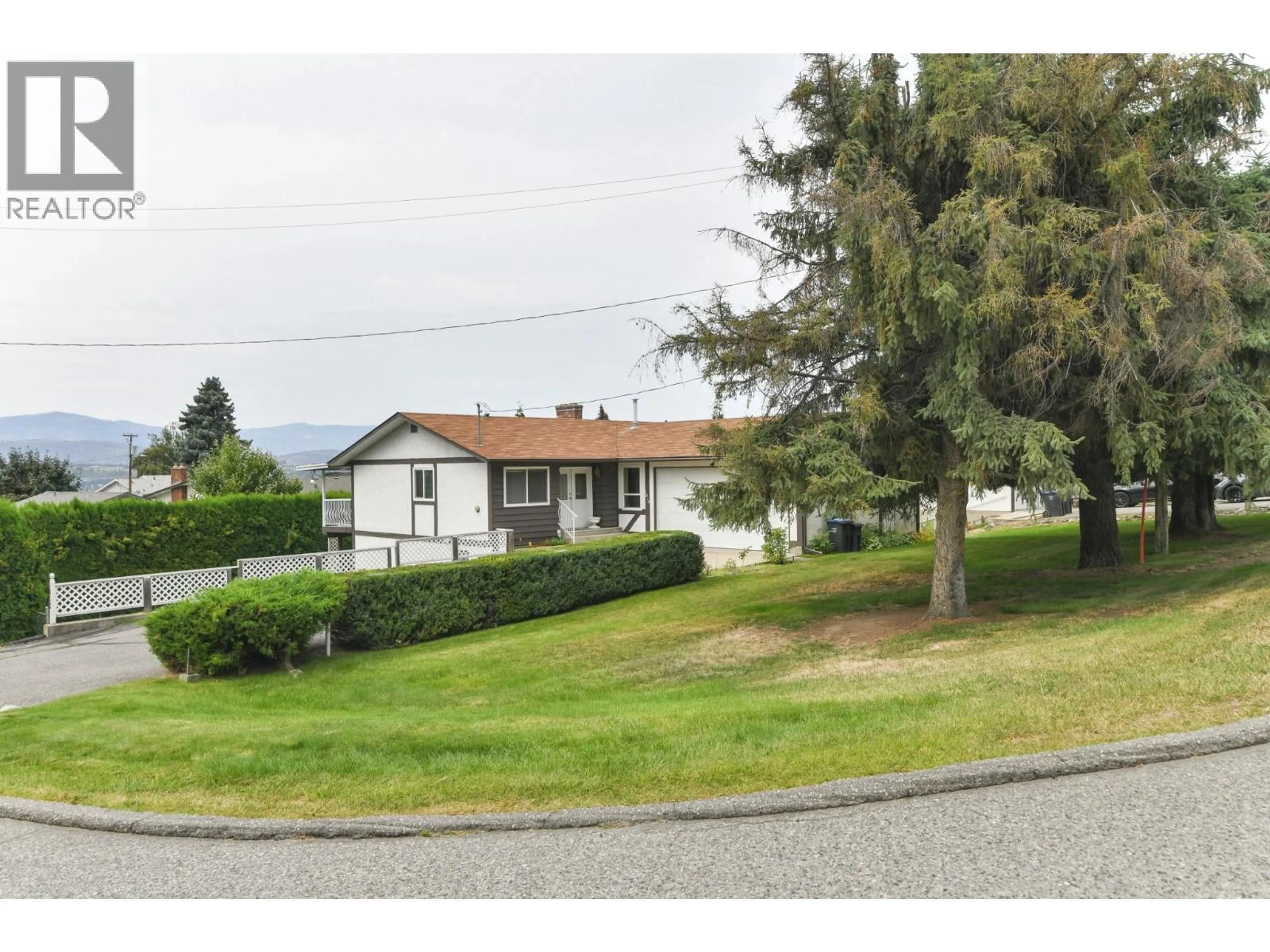 A pic from outside/outdoor area/front of a property/back of a property/a pic from drone, street for 1812 JONATHAN ROAD, Kelowna British Columbia V1P1A9