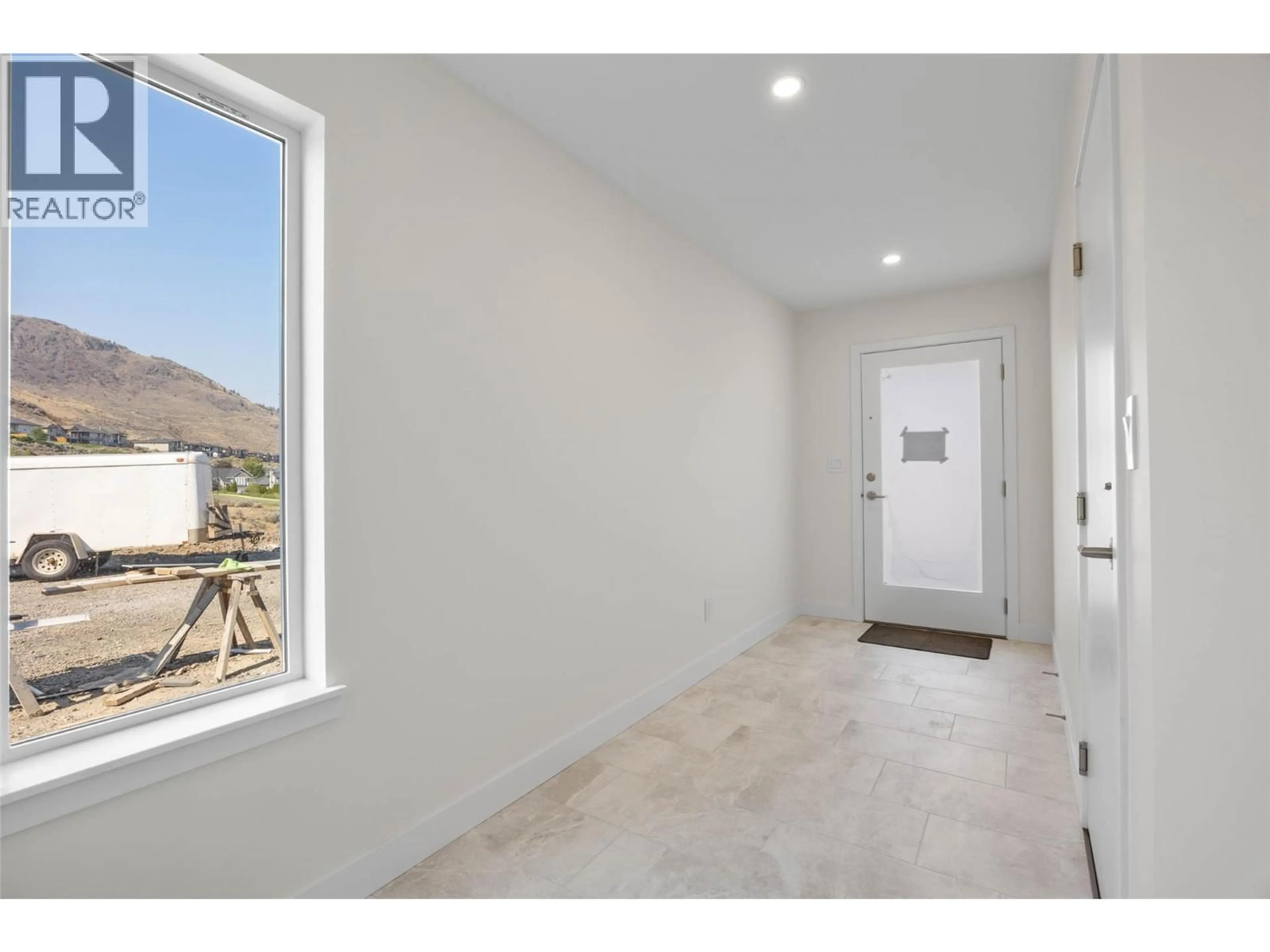 Indoor entryway for 138 - 2050 GRASSLANDS BOULEVARD, Kamloops British Columbia V2B0K7