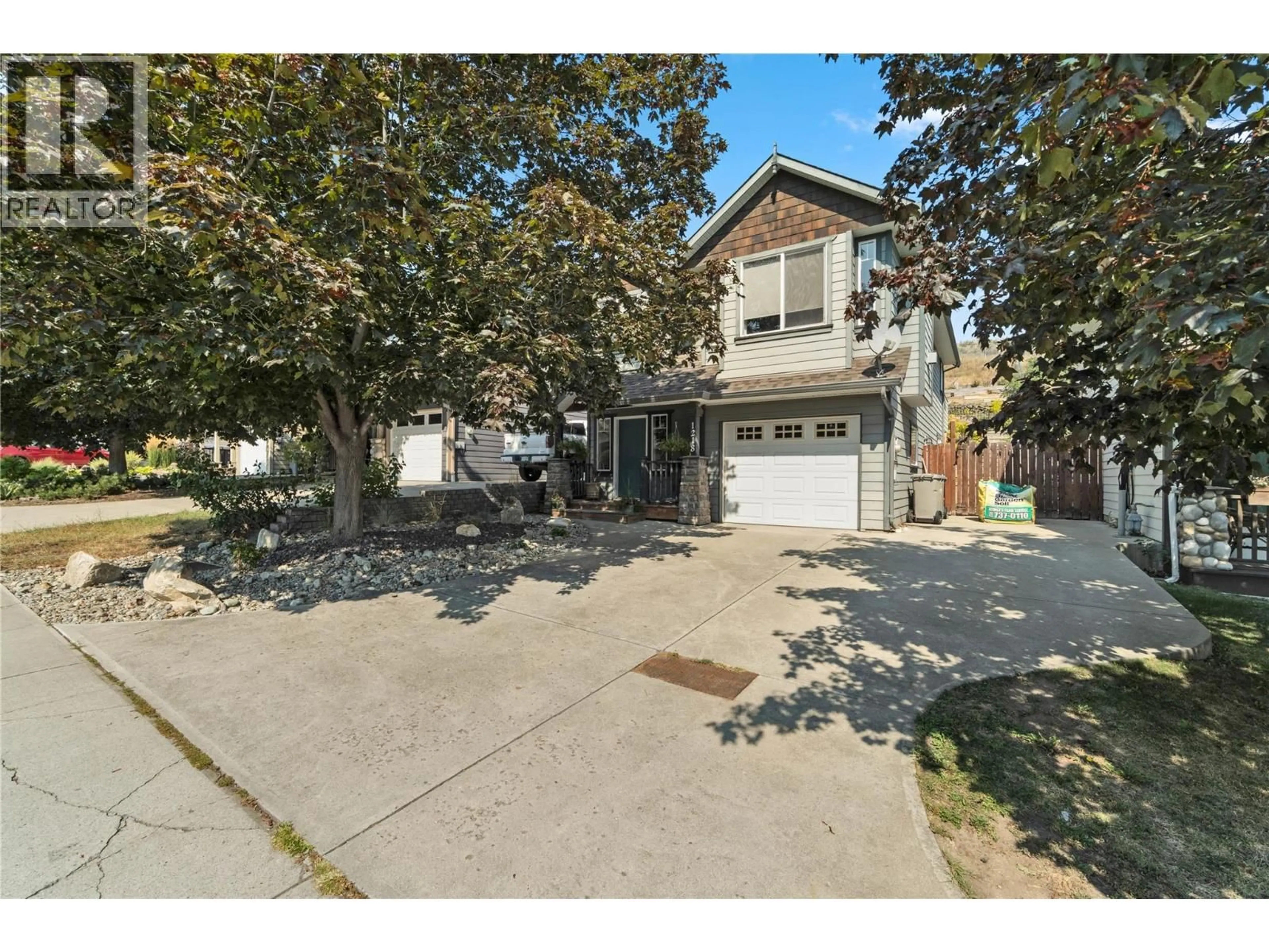 A pic from outside/outdoor area/front of a property/back of a property/a pic from drone, street for 1218 RAVEN DRIVE, Kamloops British Columbia V2B8P3