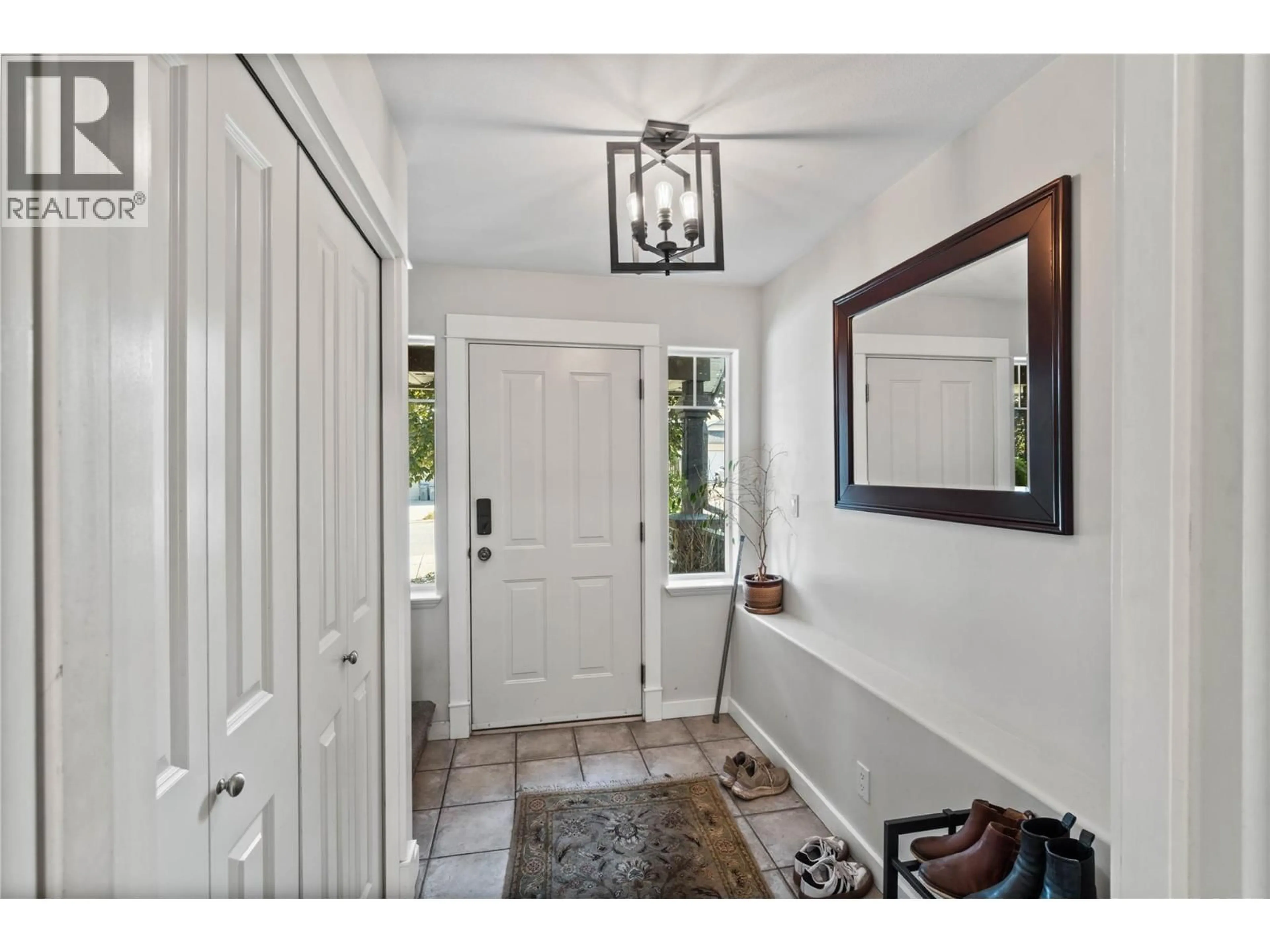 Indoor entryway for 1218 RAVEN DRIVE, Kamloops British Columbia V2B8P3
