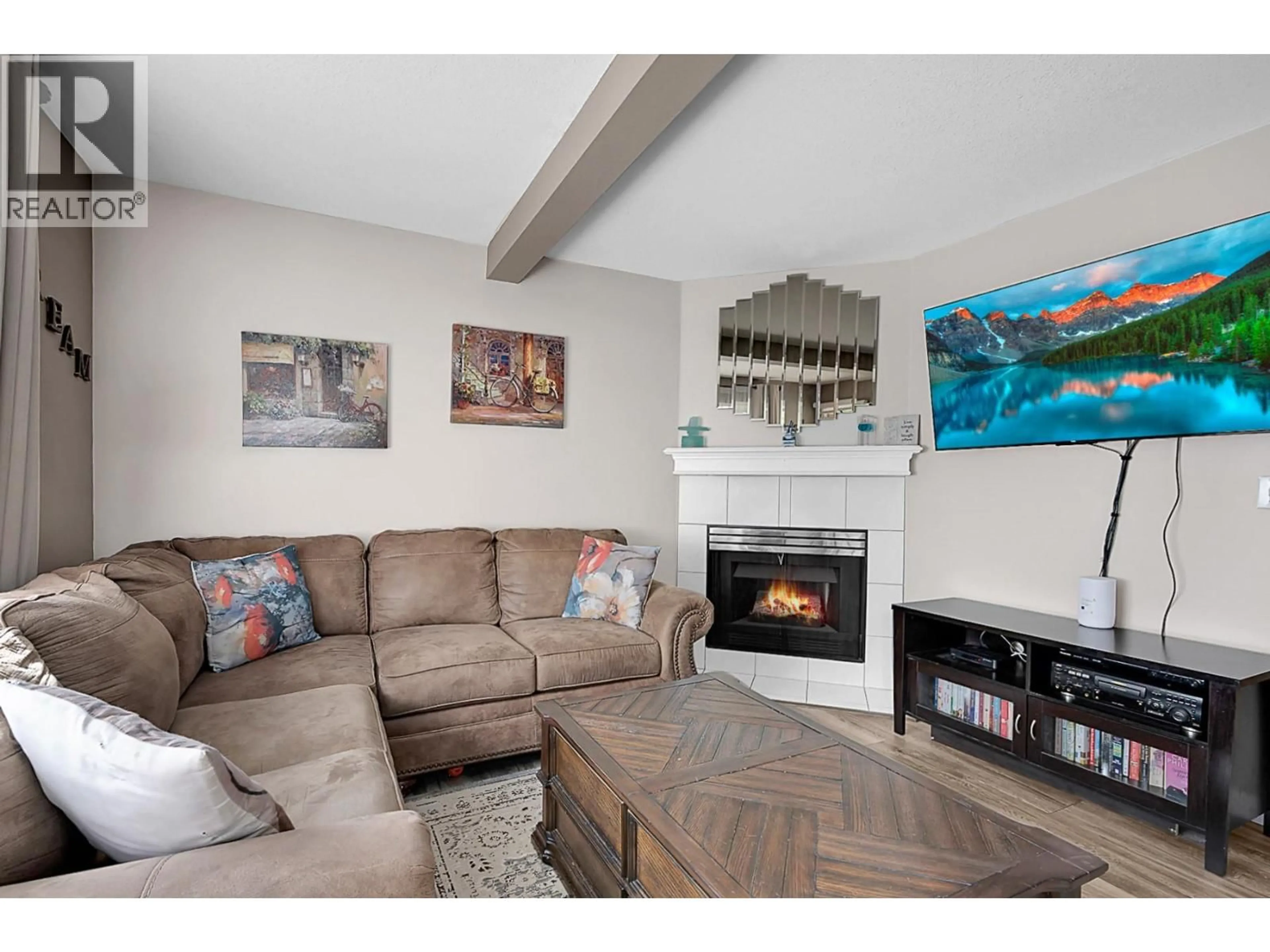 Living room with furniture, unknown for 20 - 150 FRANKLYN ROAD, Kelowna British Columbia V1X3X5