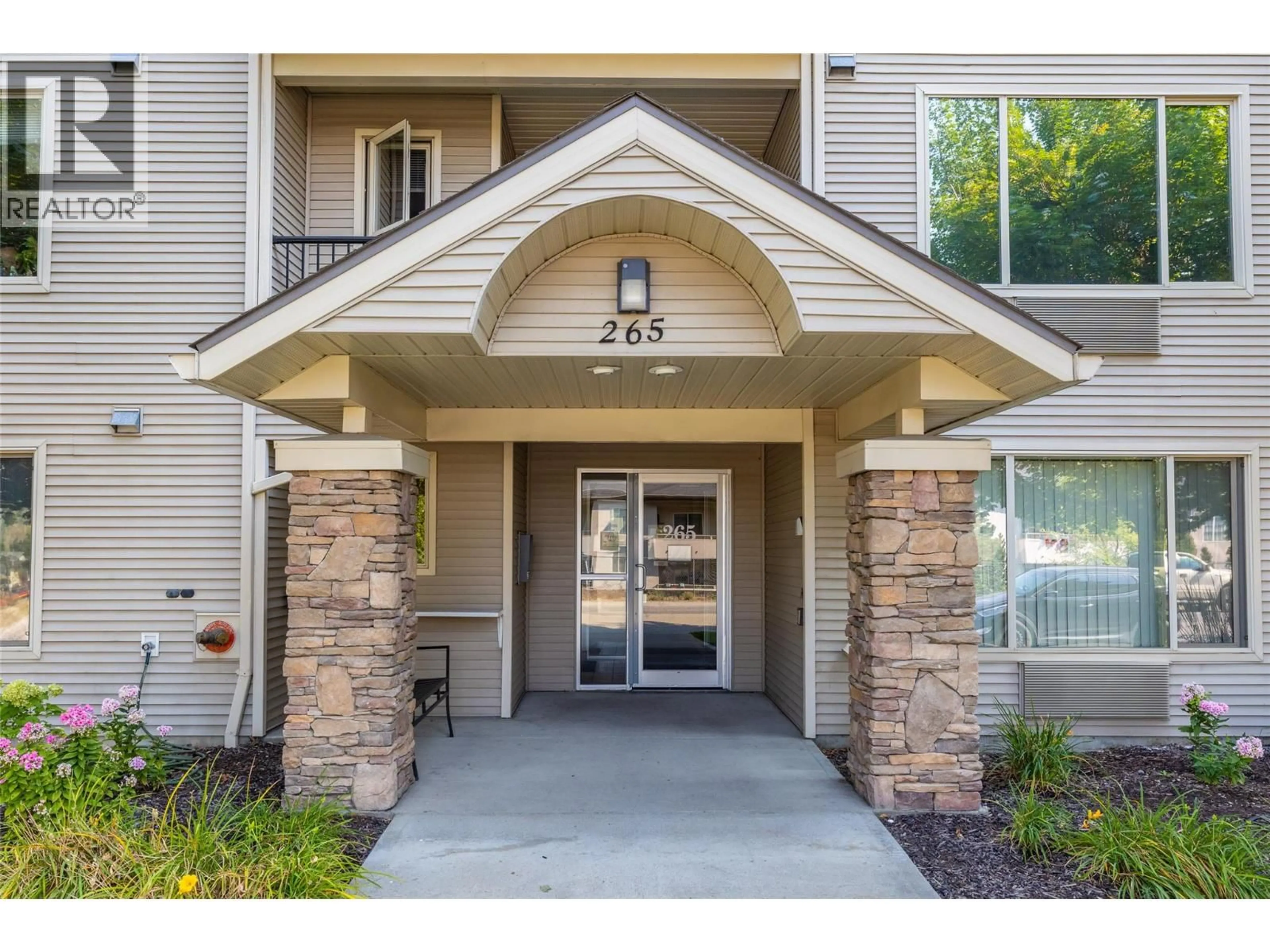 Indoor entryway for 408 - 265 FROELICH ROAD, Kelowna British Columbia V1X3M6
