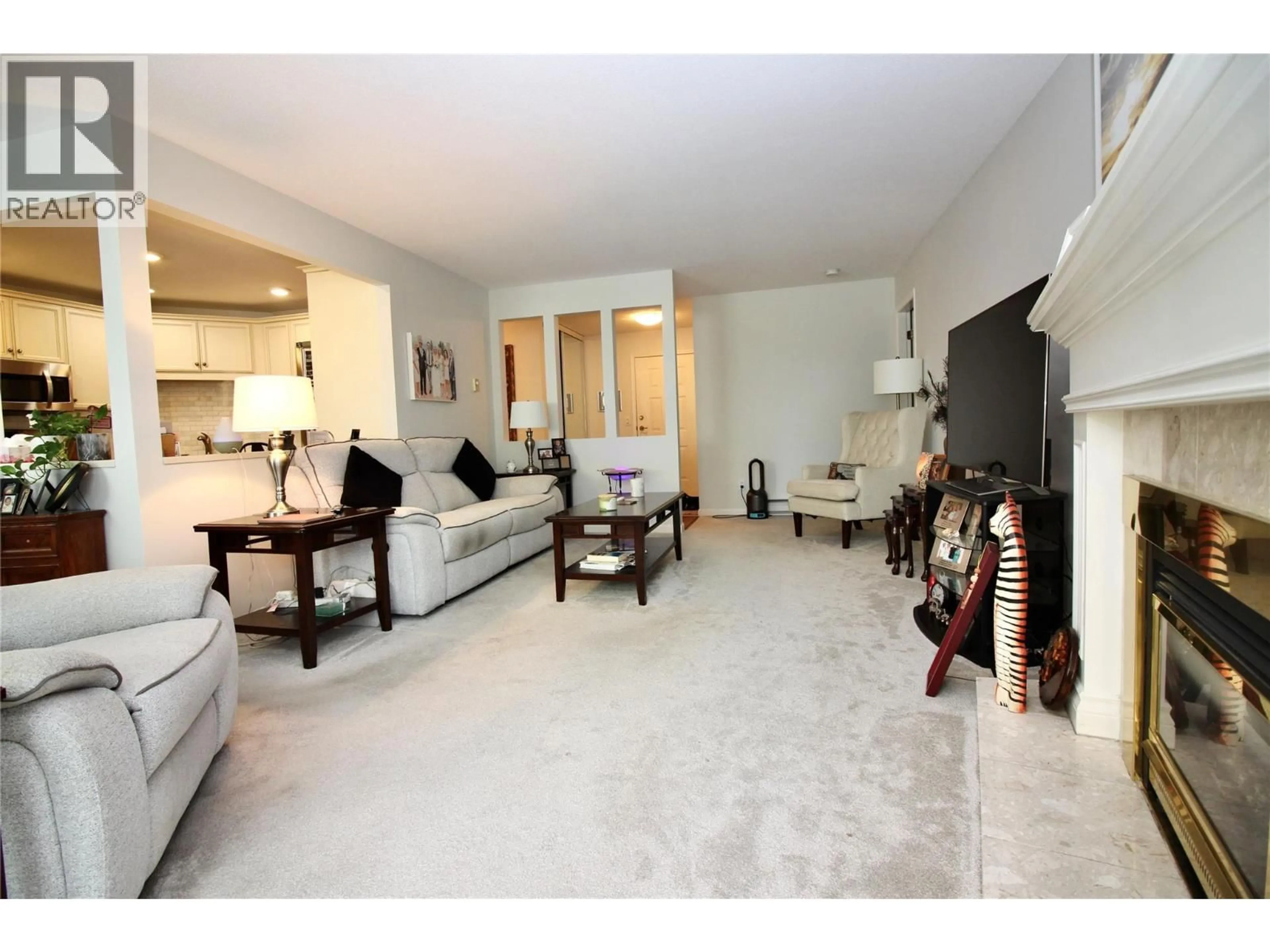Living room with furniture, unknown for 203 - 945 LAWRENCE AVENUE, Kelowna British Columbia V1Y6M3
