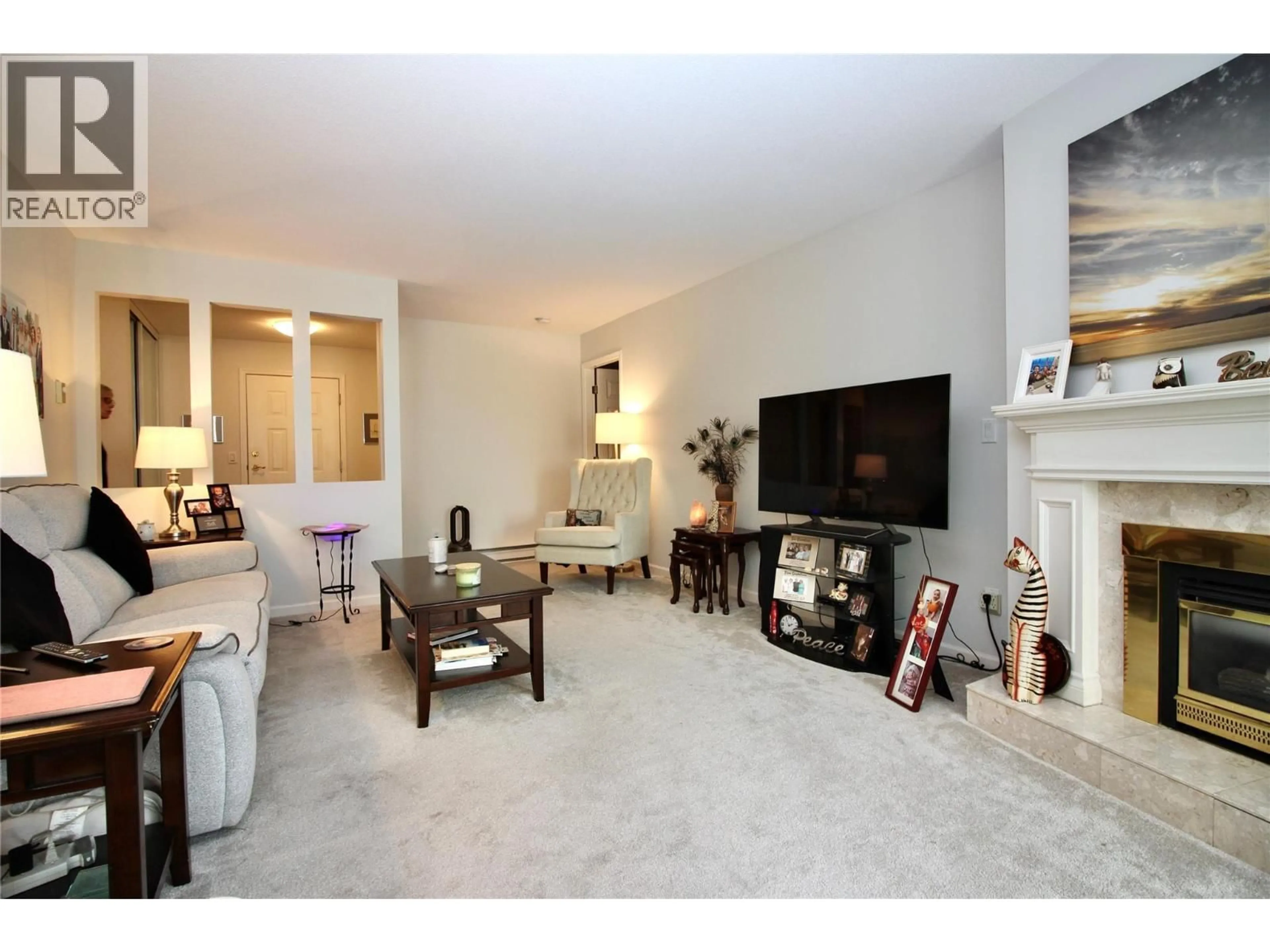 Living room with furniture, unknown for 203 - 945 LAWRENCE AVENUE, Kelowna British Columbia V1Y6M3