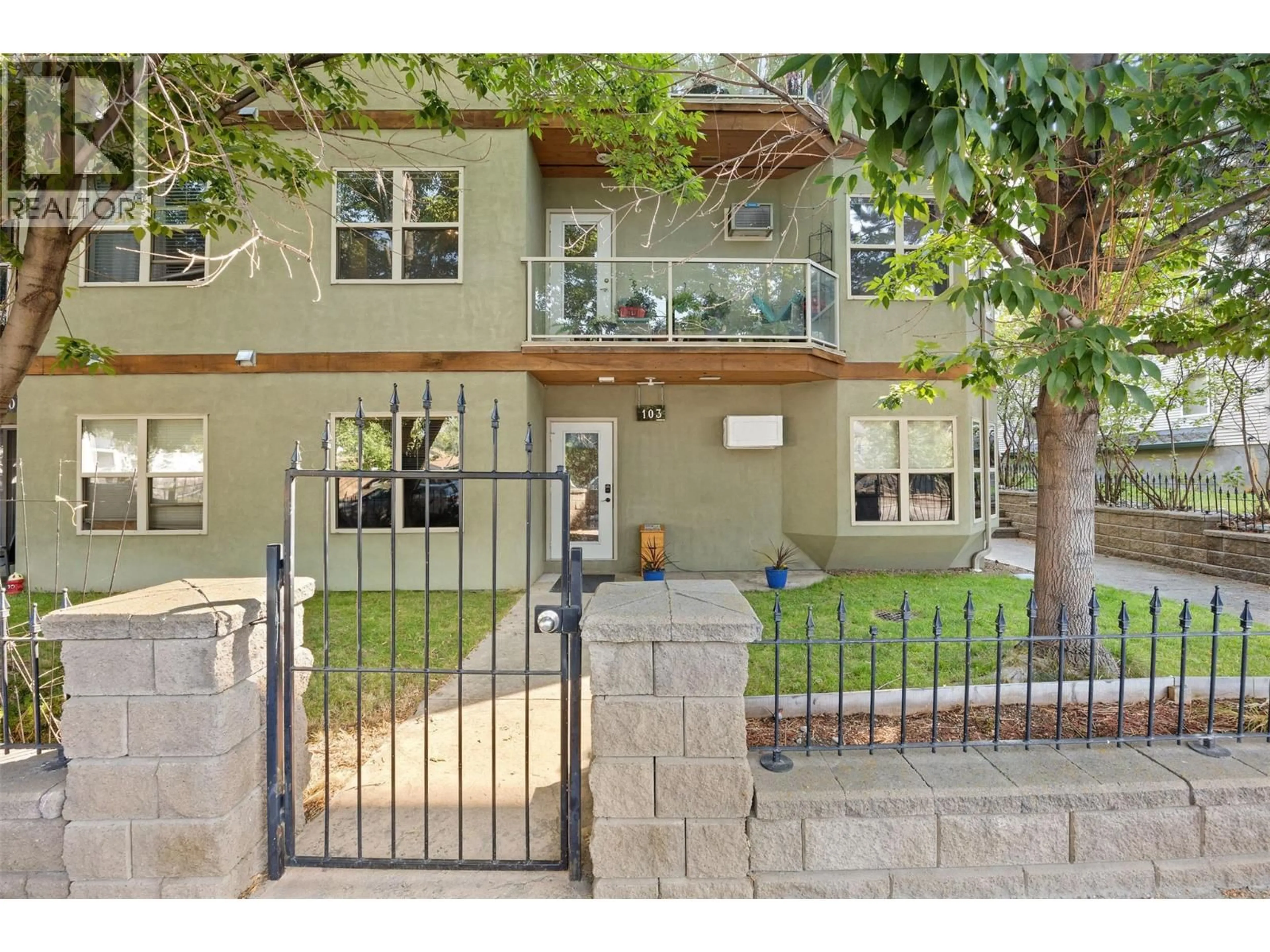 Indoor entryway for 103 - 857 FAIRVIEW ROAD, Penticton British Columbia V2A5Y7