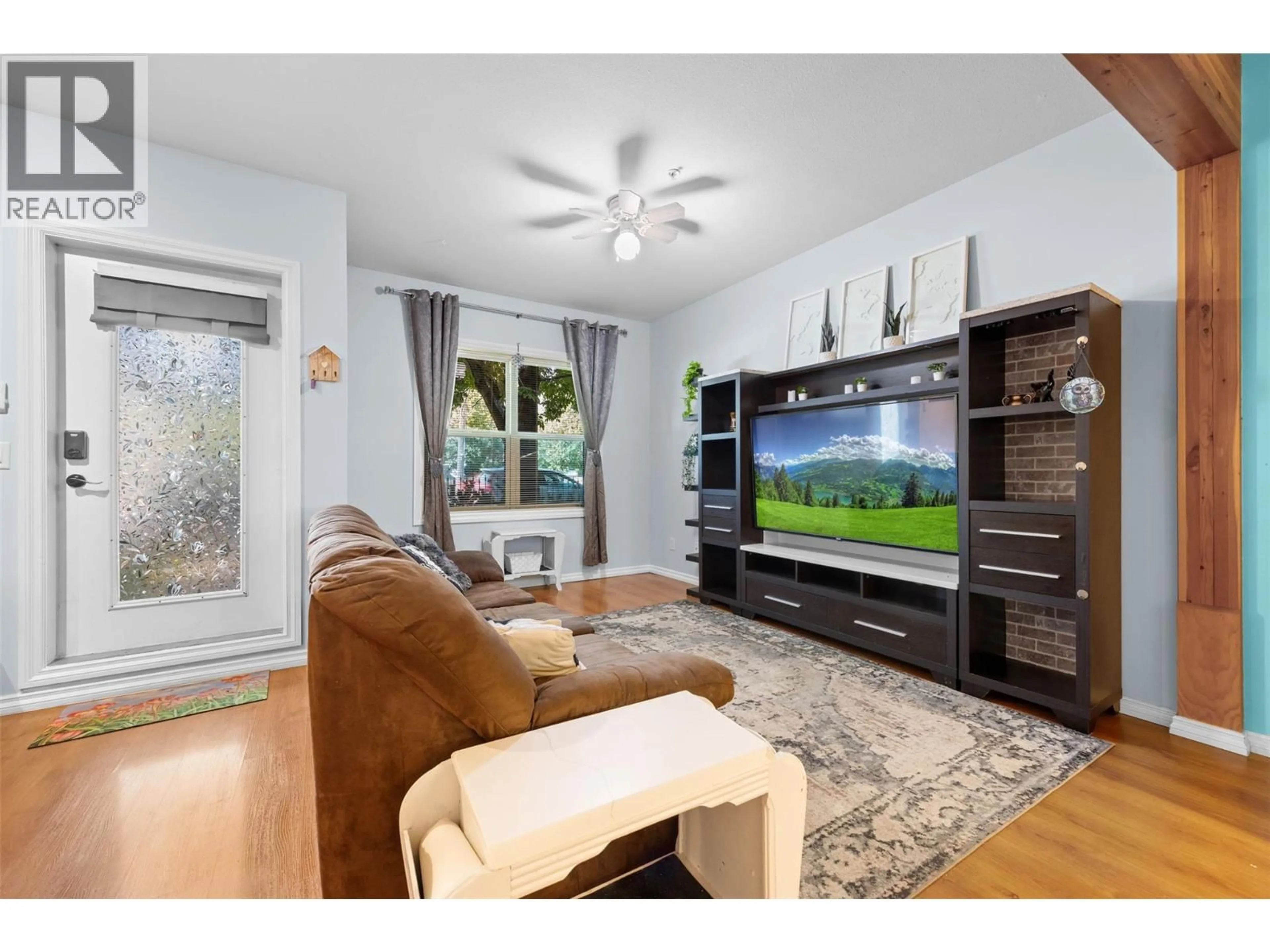Living room with furniture, wood/laminate floor for 103 - 857 FAIRVIEW ROAD, Penticton British Columbia V2A5Y7