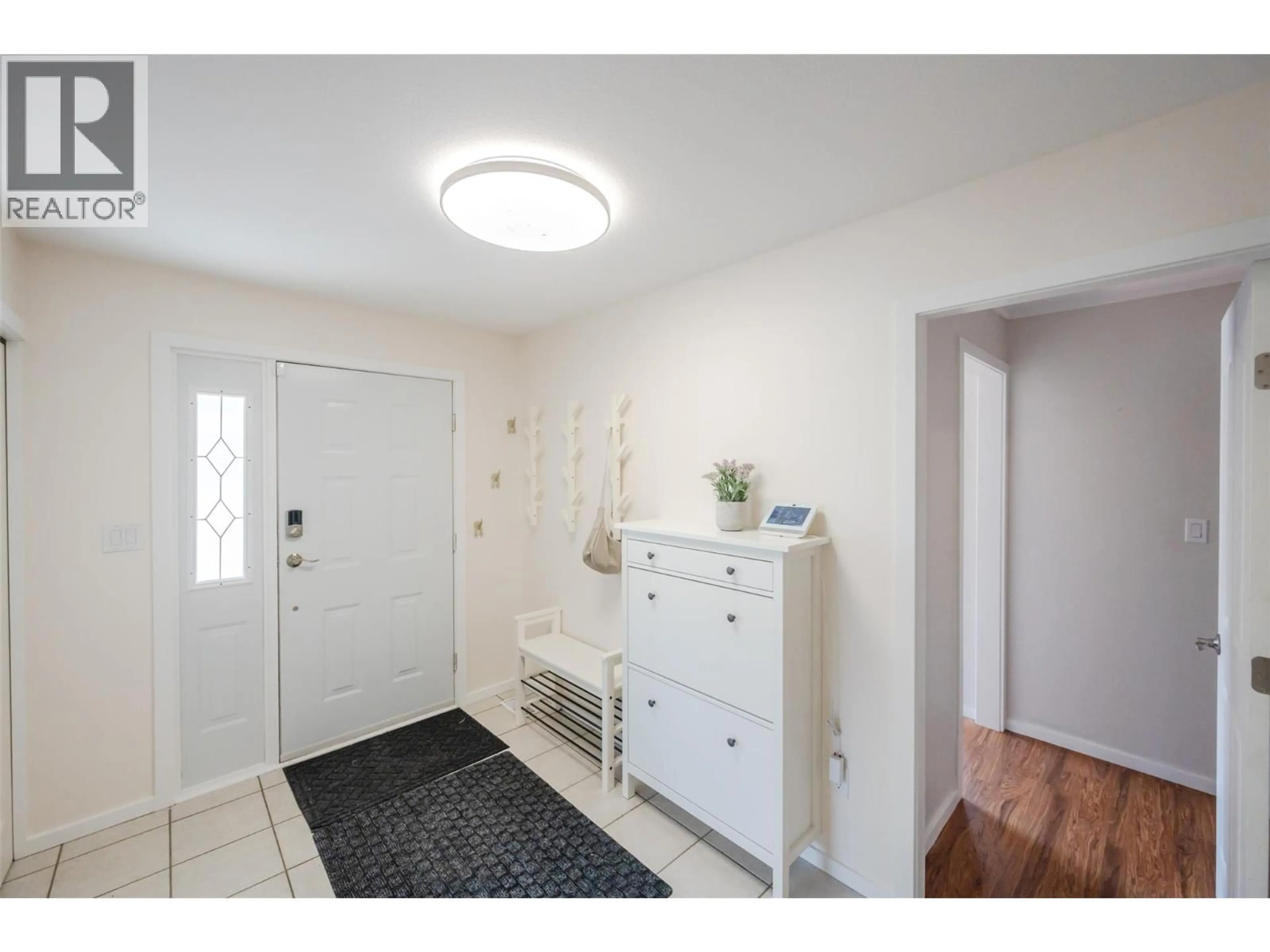 Indoor entryway for 2 - 523 10TH AVENUE, Keremeos British Columbia V0X1N3