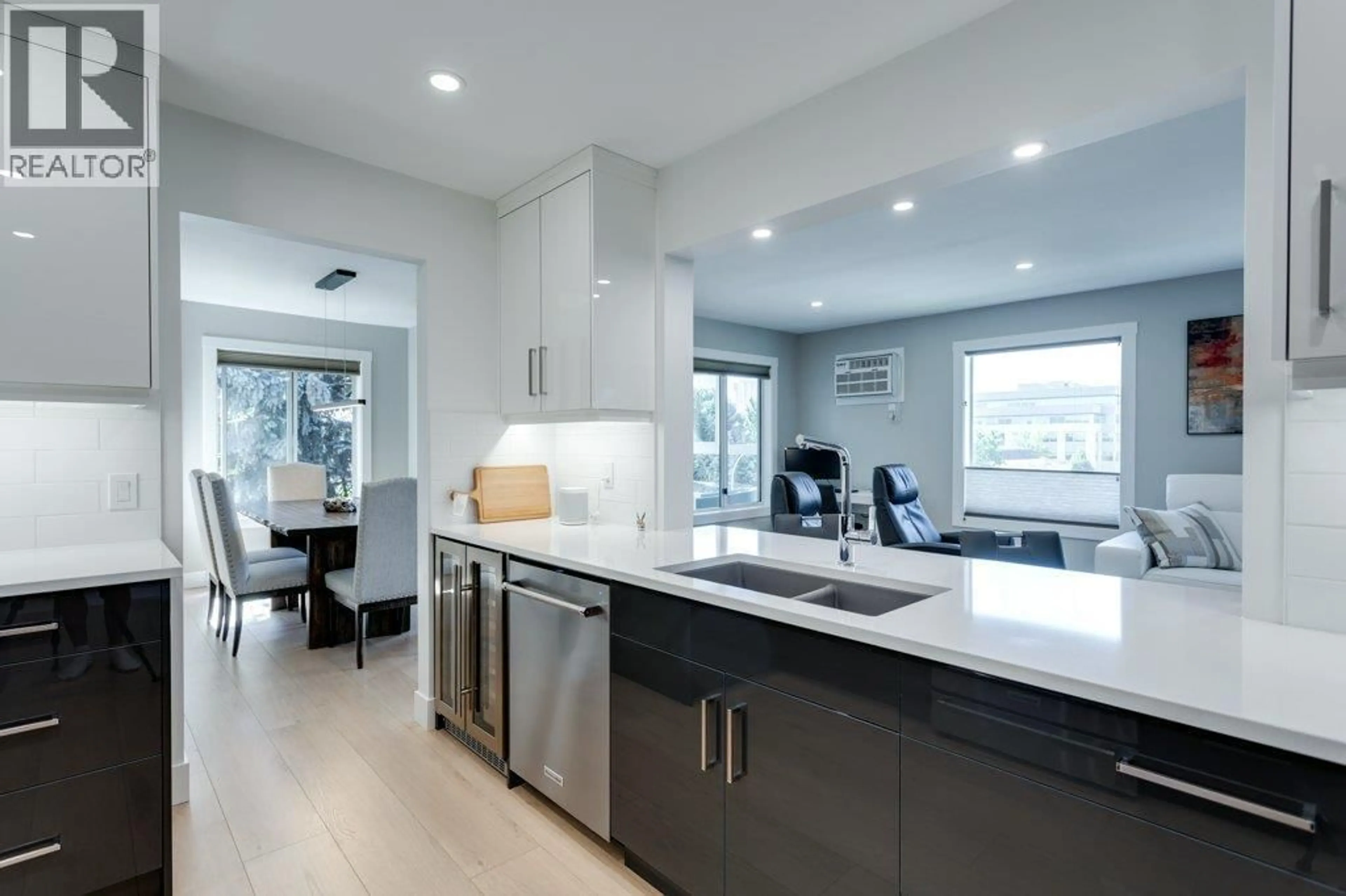 Contemporary kitchen, unknown for 309 - 1385 BERTRAM STREET, Kelowna British Columbia V1Y2E9
