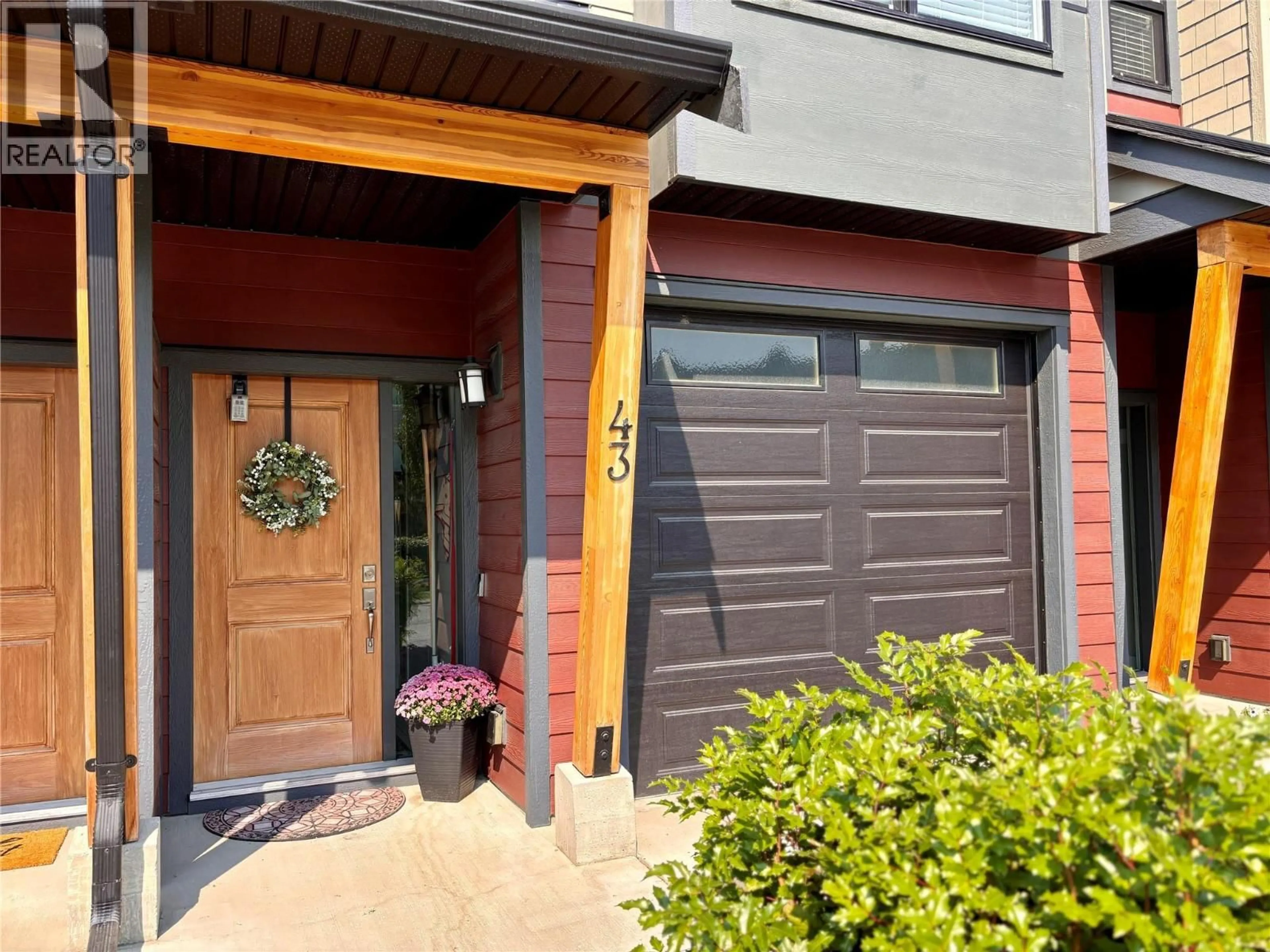 Indoor entryway for 43 - 2490 TUSCANY DRIVE, West Kelowna British Columbia V4T3M4