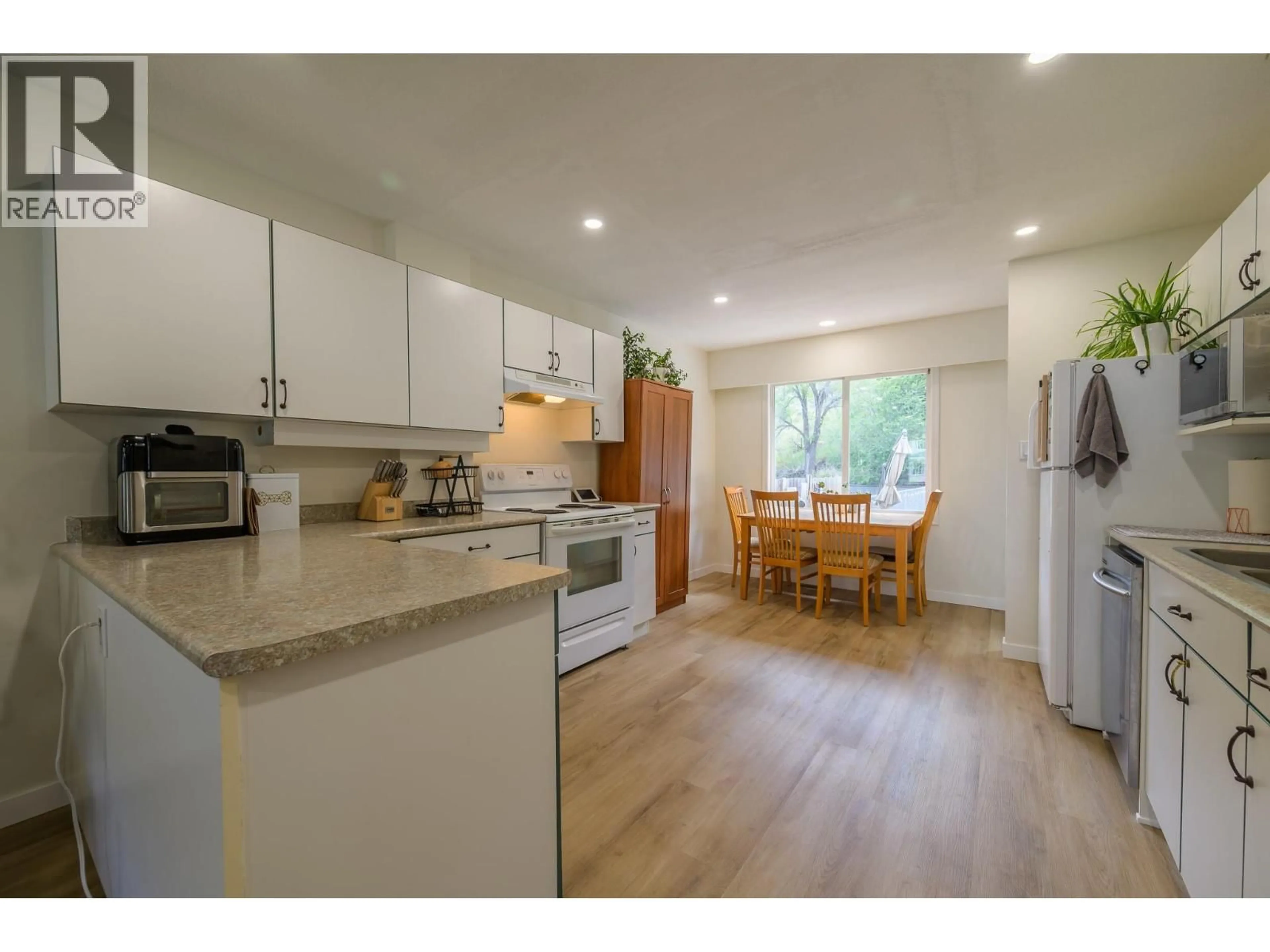 Open concept kitchen, unknown for 2257/2259 VALLEYVIEW DRIVE, Kamloops British Columbia V2C4C8