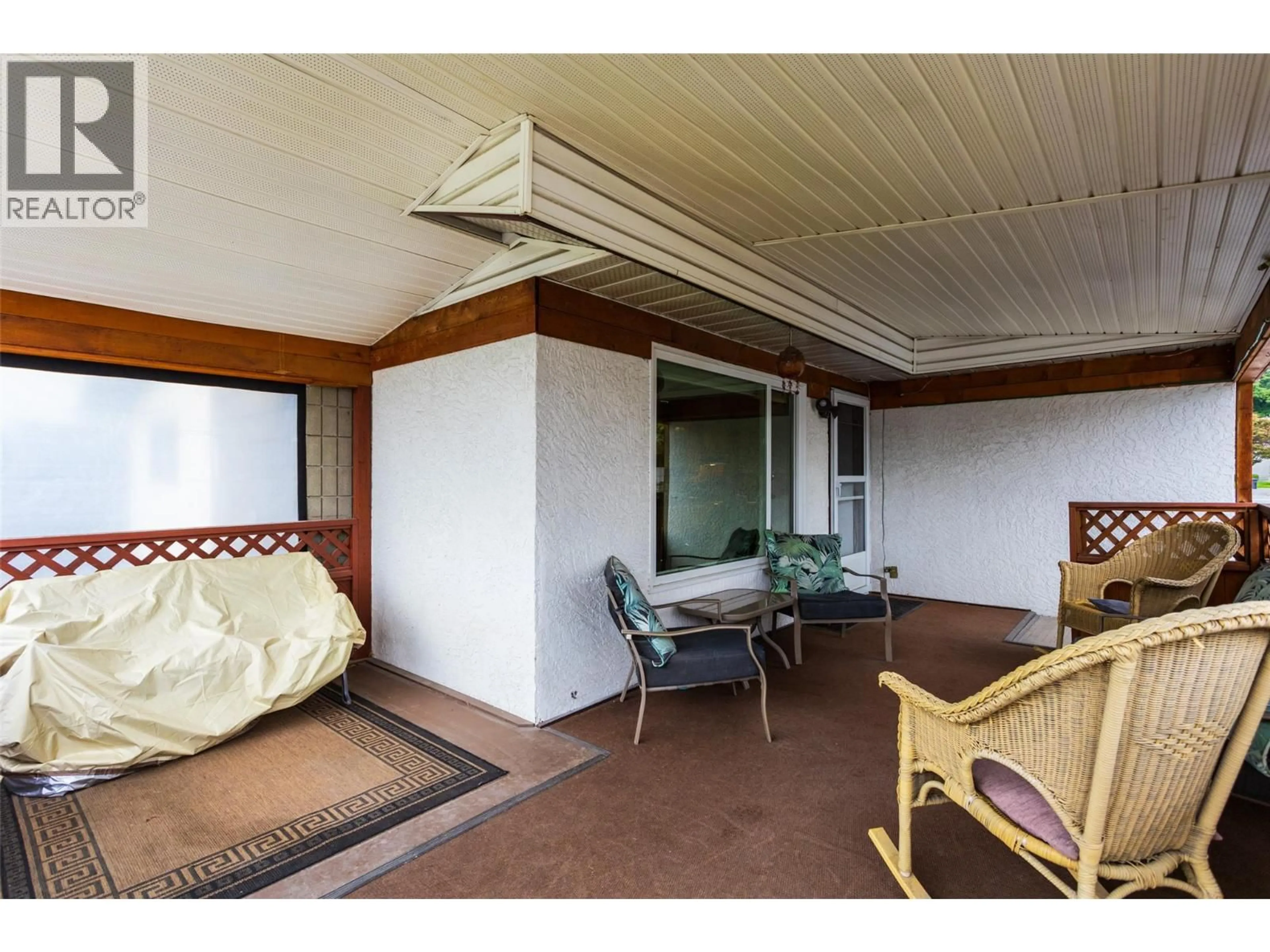 Patio, street for 450 HOLLYWOOD ROAD SOUTH, Kelowna British Columbia V1X3T1