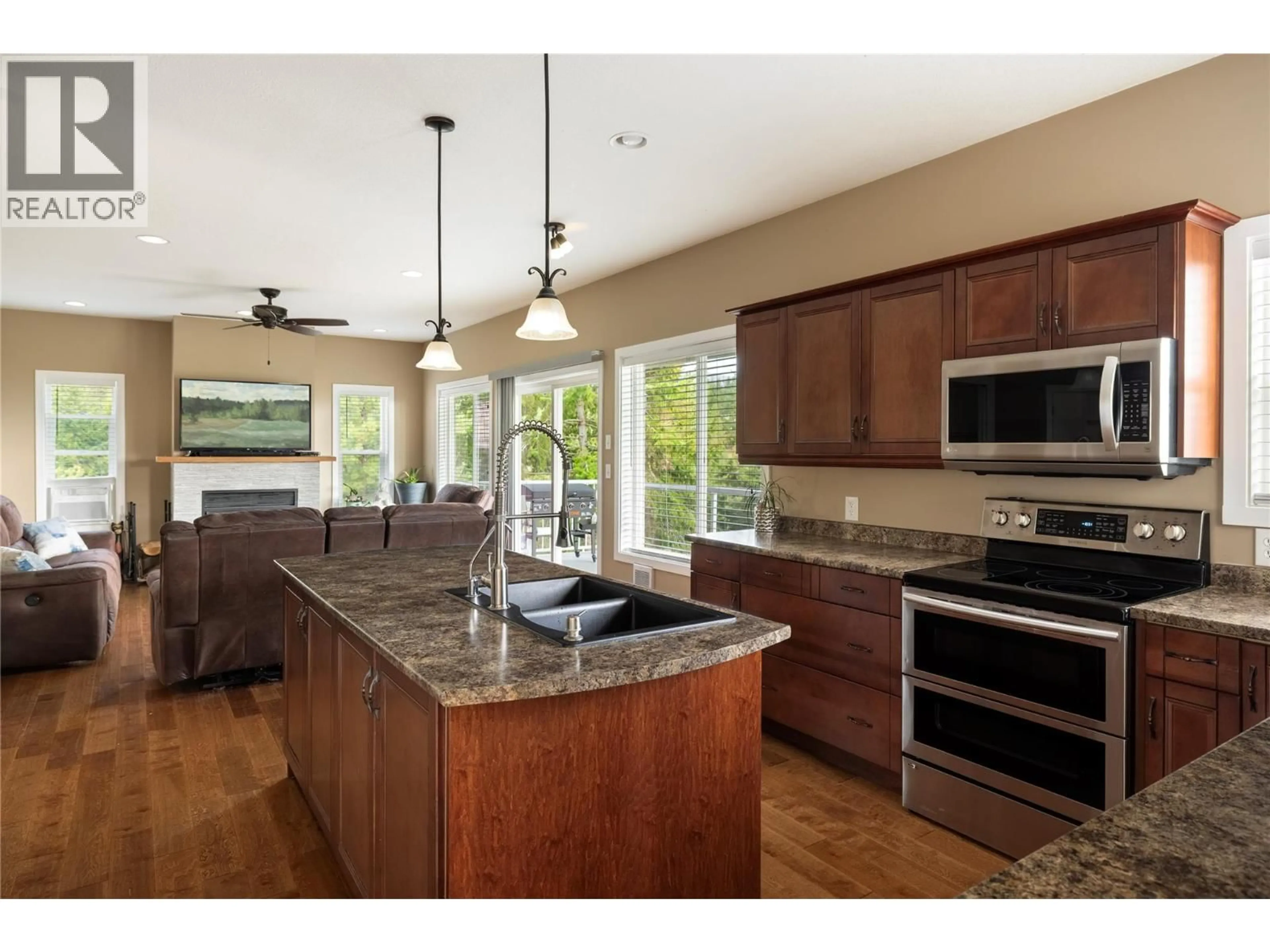 Open concept kitchen, unknown for 371 LAKEWOOD ROAD, Vernon British Columbia V1H2B9