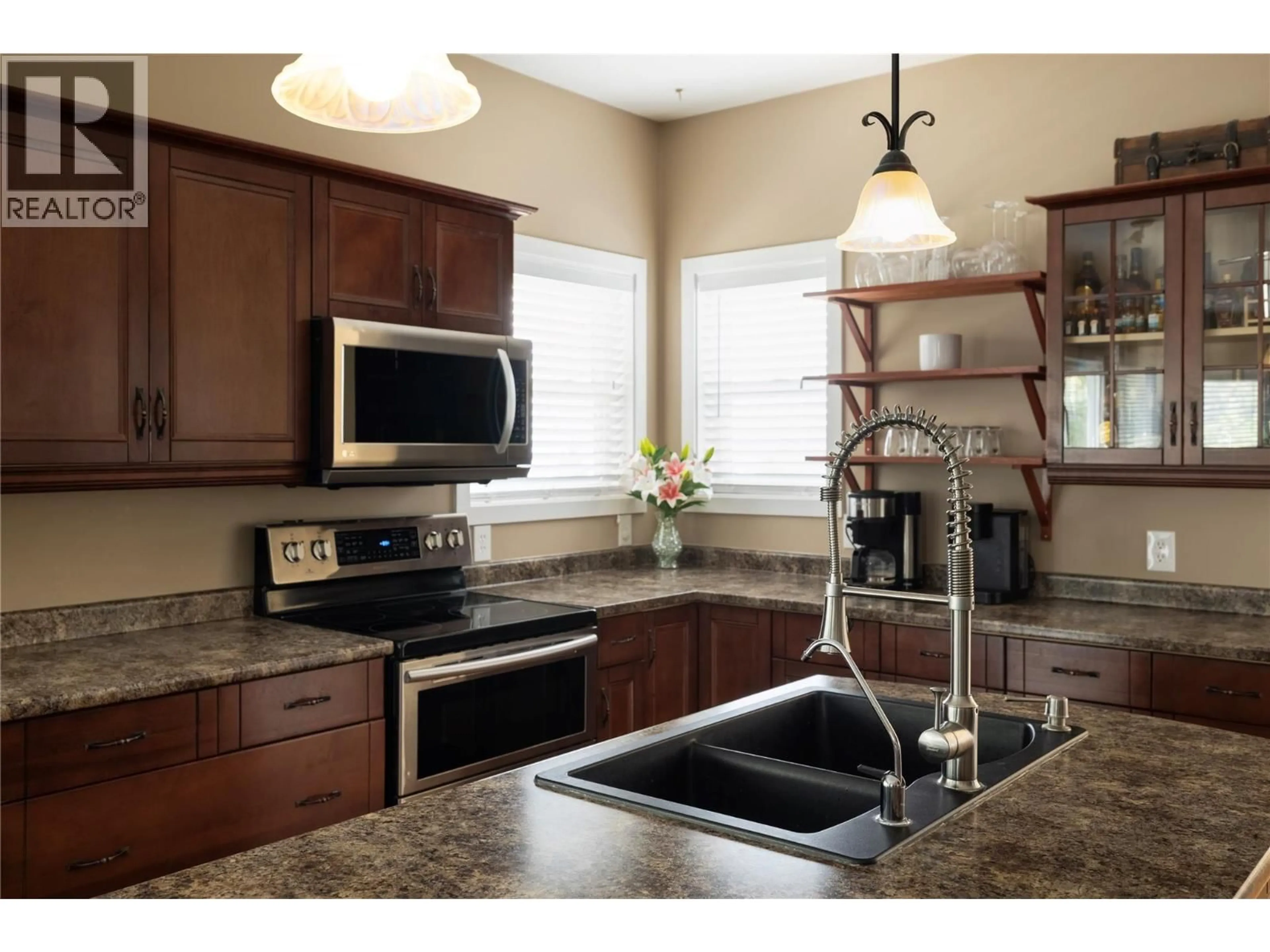 Unknown for 371 LAKEWOOD ROAD, Vernon British Columbia V1H2B9