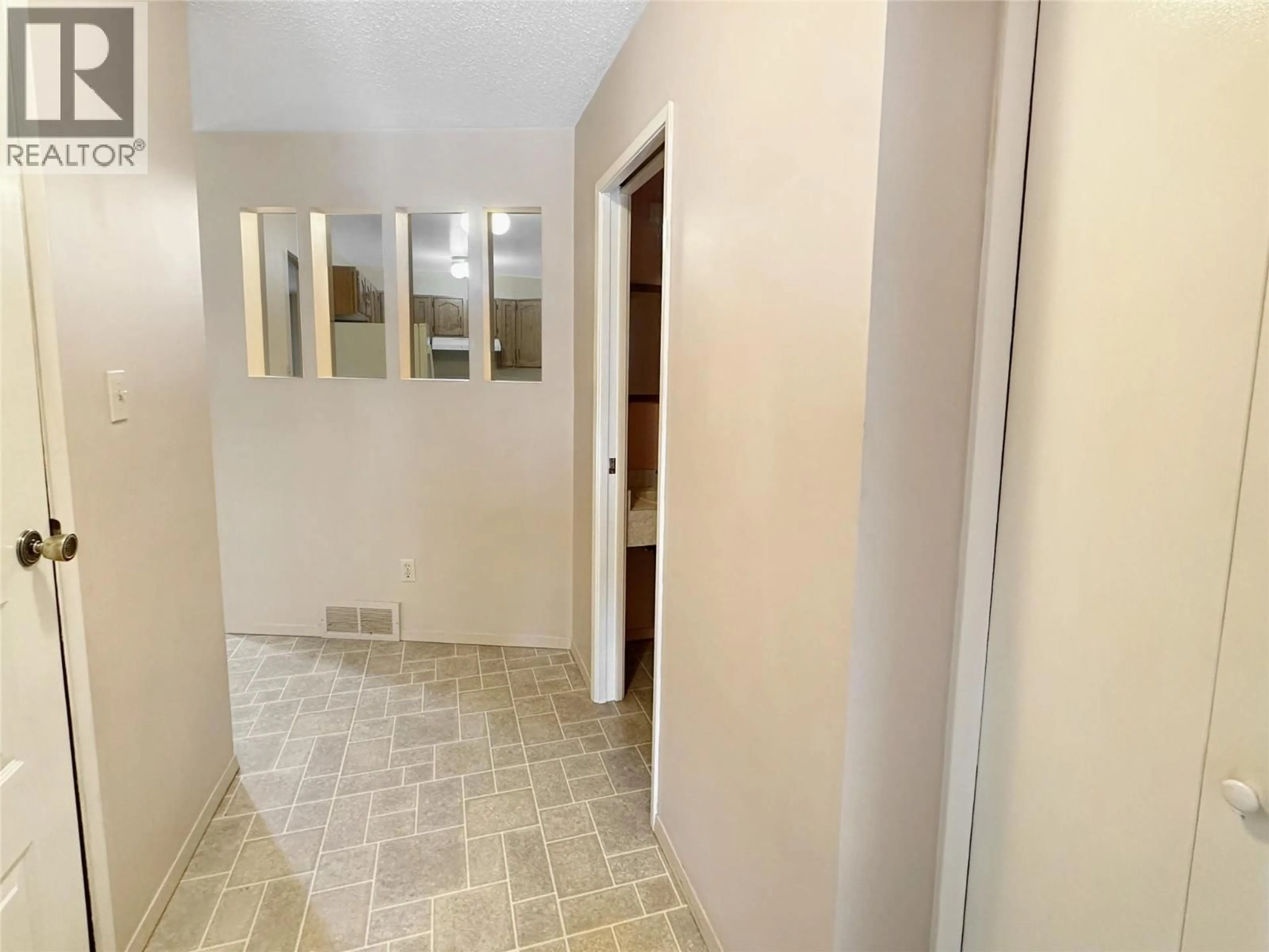 Indoor entryway for 515 20TH AVENUE SOUTH, Cranbrook British Columbia V1C5X7