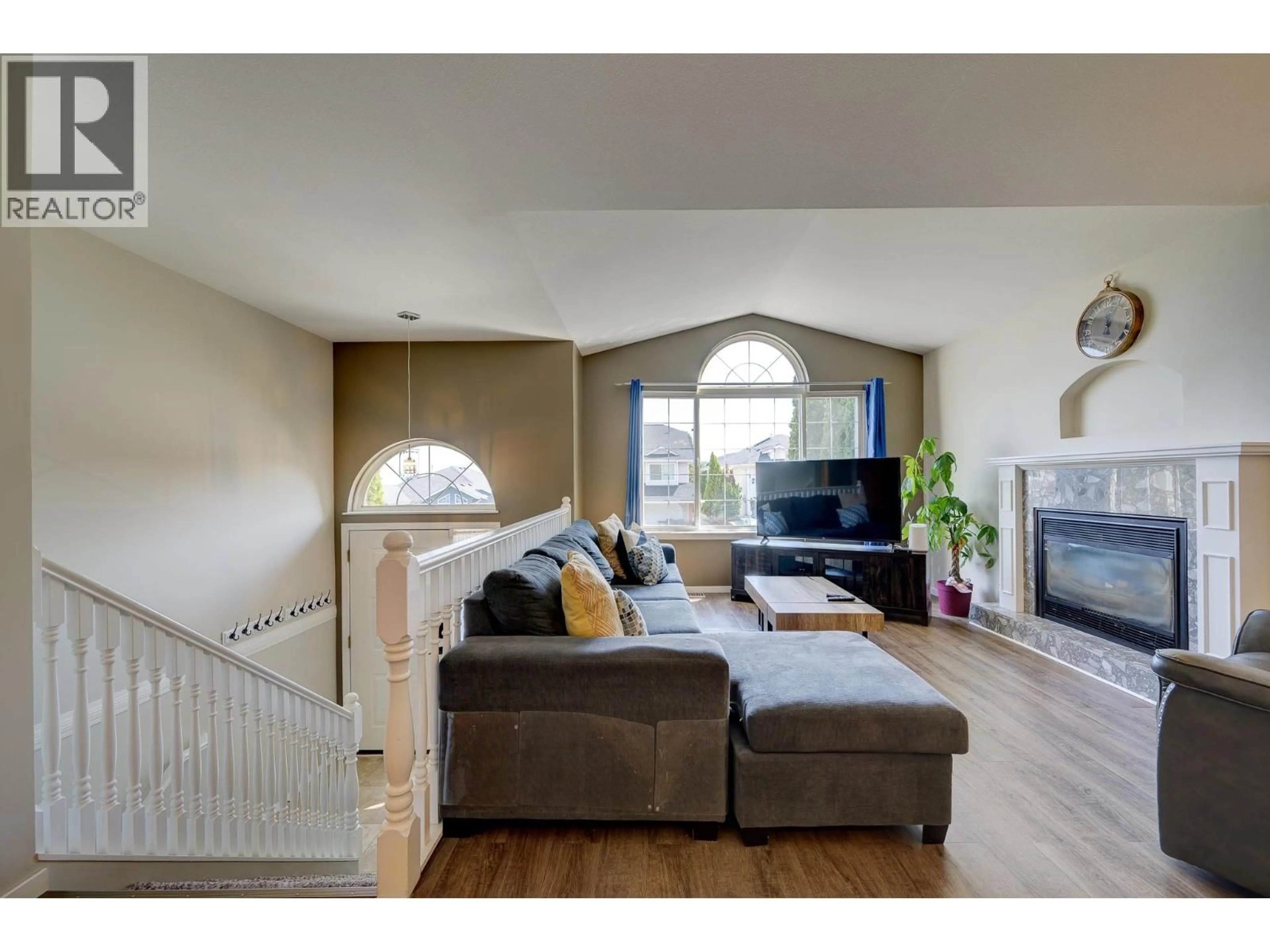 Living room with furniture, unknown for 2217 TURNBERRY PLACE, Kamloops British Columbia V1S1S7