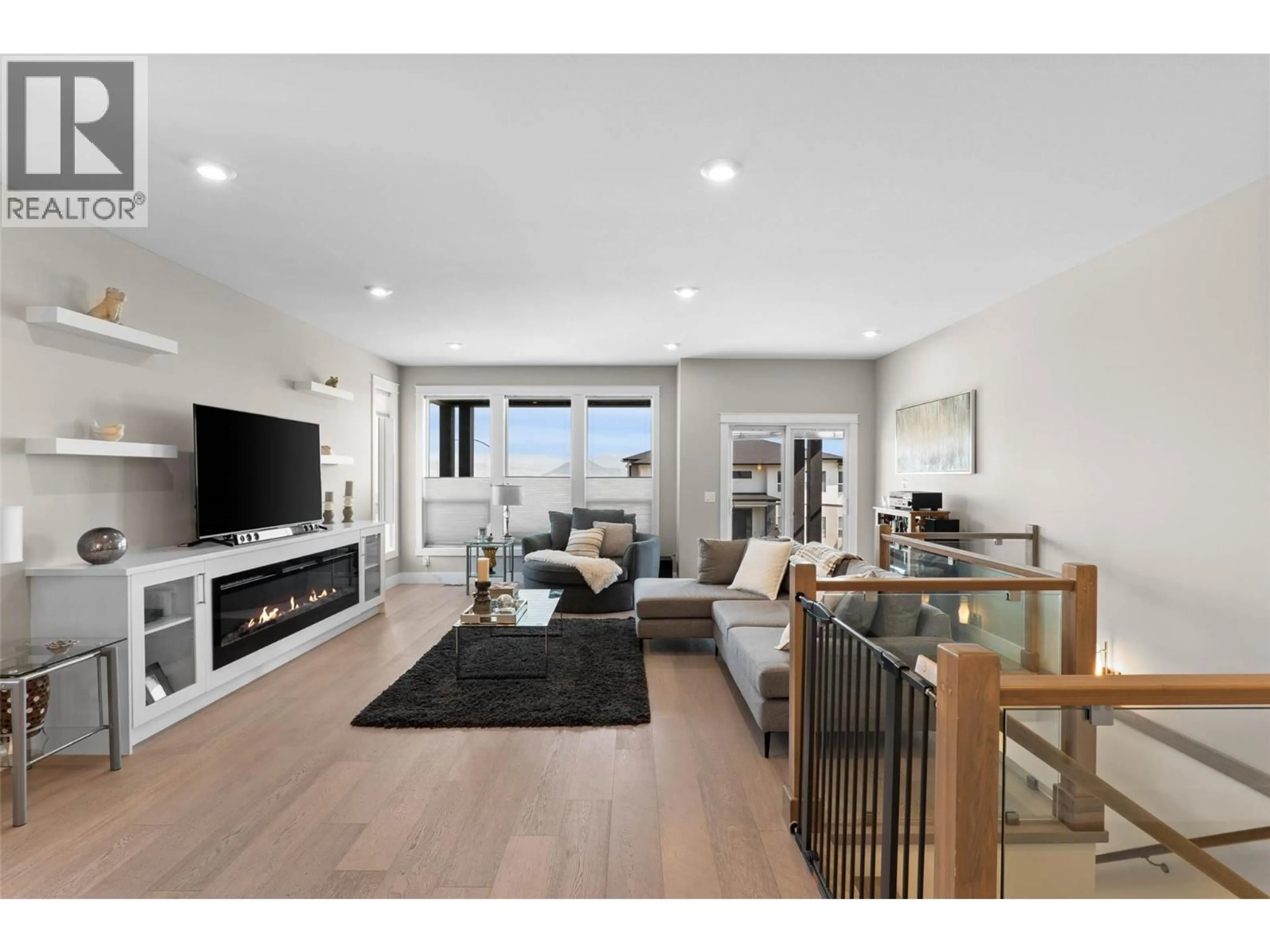 Living room with furniture, wood/laminate floor for 2185 LINFIELD DRIVE, Kamloops British Columbia V1S0B8