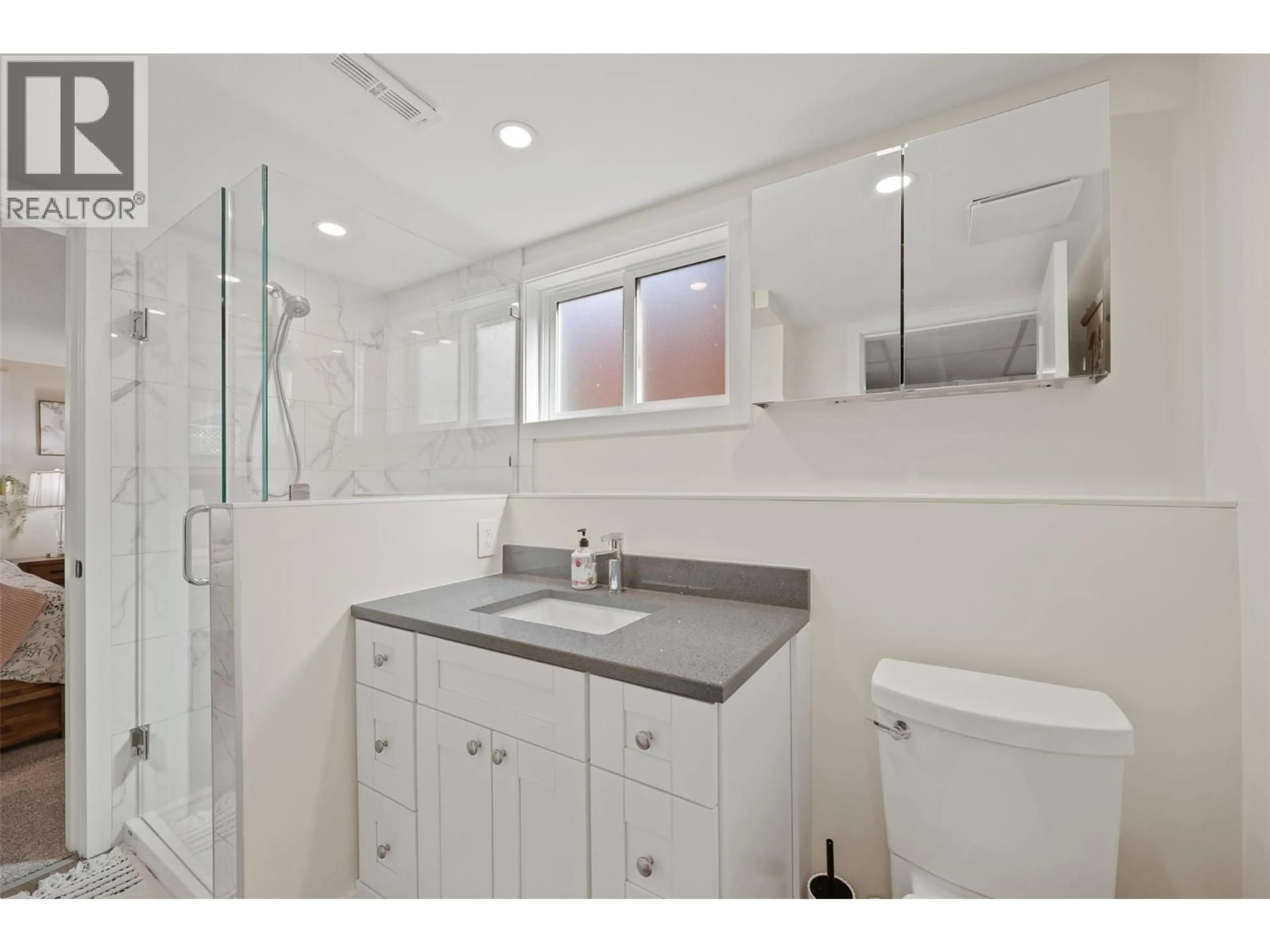 Standard bathroom, ceramic/tile floor for 498 GARIBALDI DRIVE, Kamloops British Columbia V2E2A9