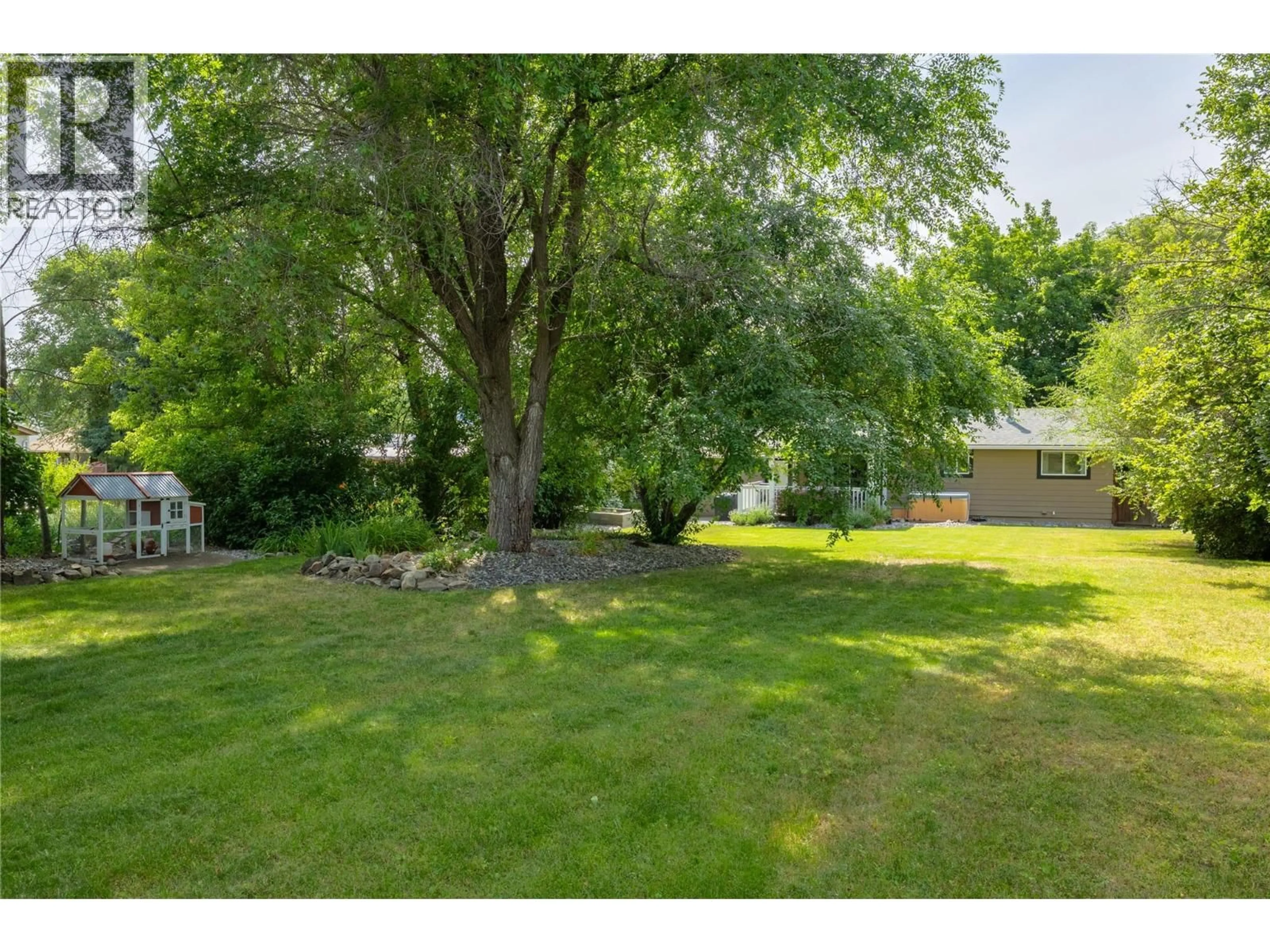 A pic from outside/outdoor area/front of a property/back of a property/a pic from drone, unknown for 1248 SERENE DRIVE, Spallumcheen British Columbia V4Y0N9