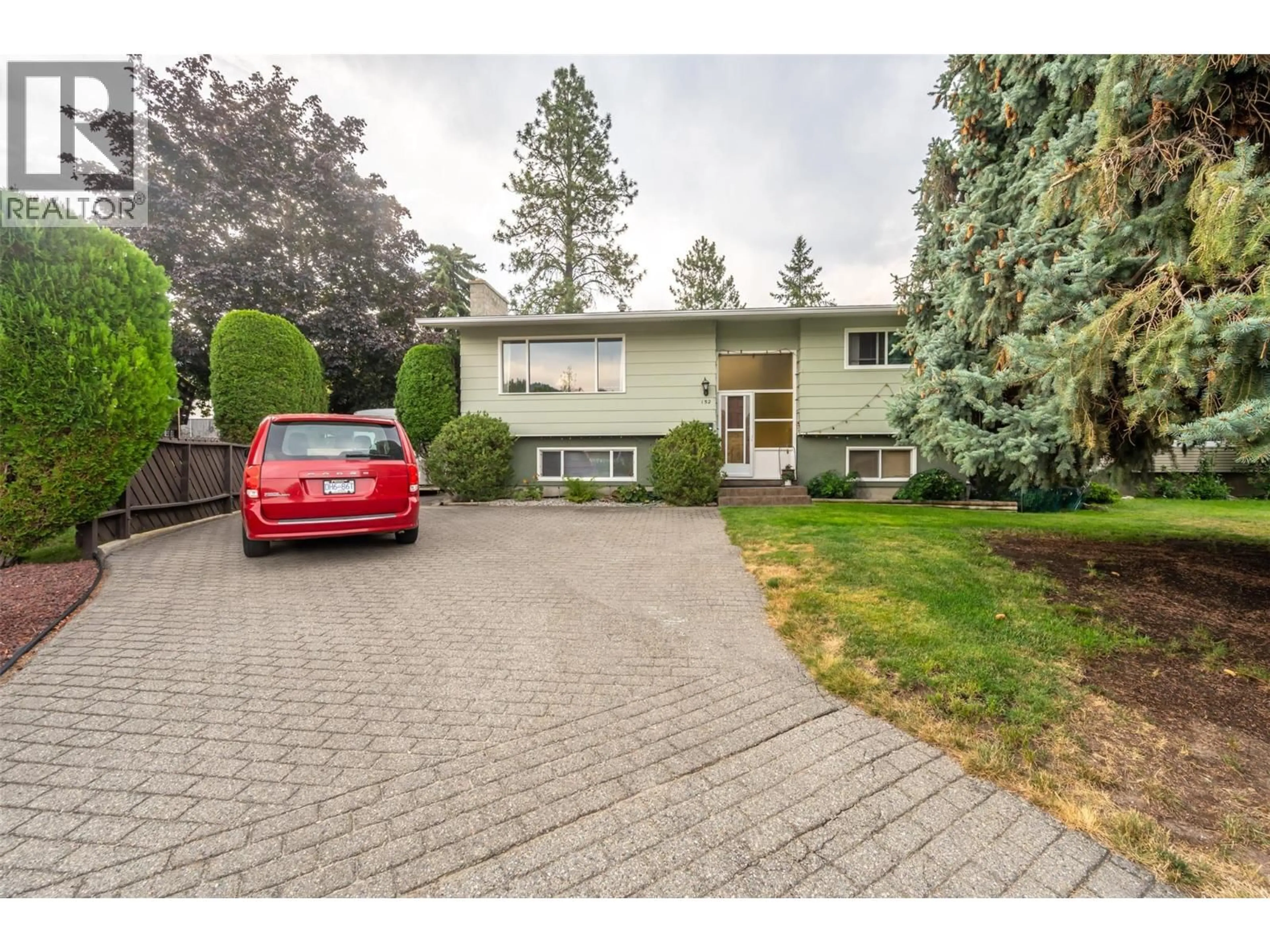 Home with vinyl exterior material, street for 152 HATFIELD PLACE PLACE, Penticton British Columbia V2A6M1