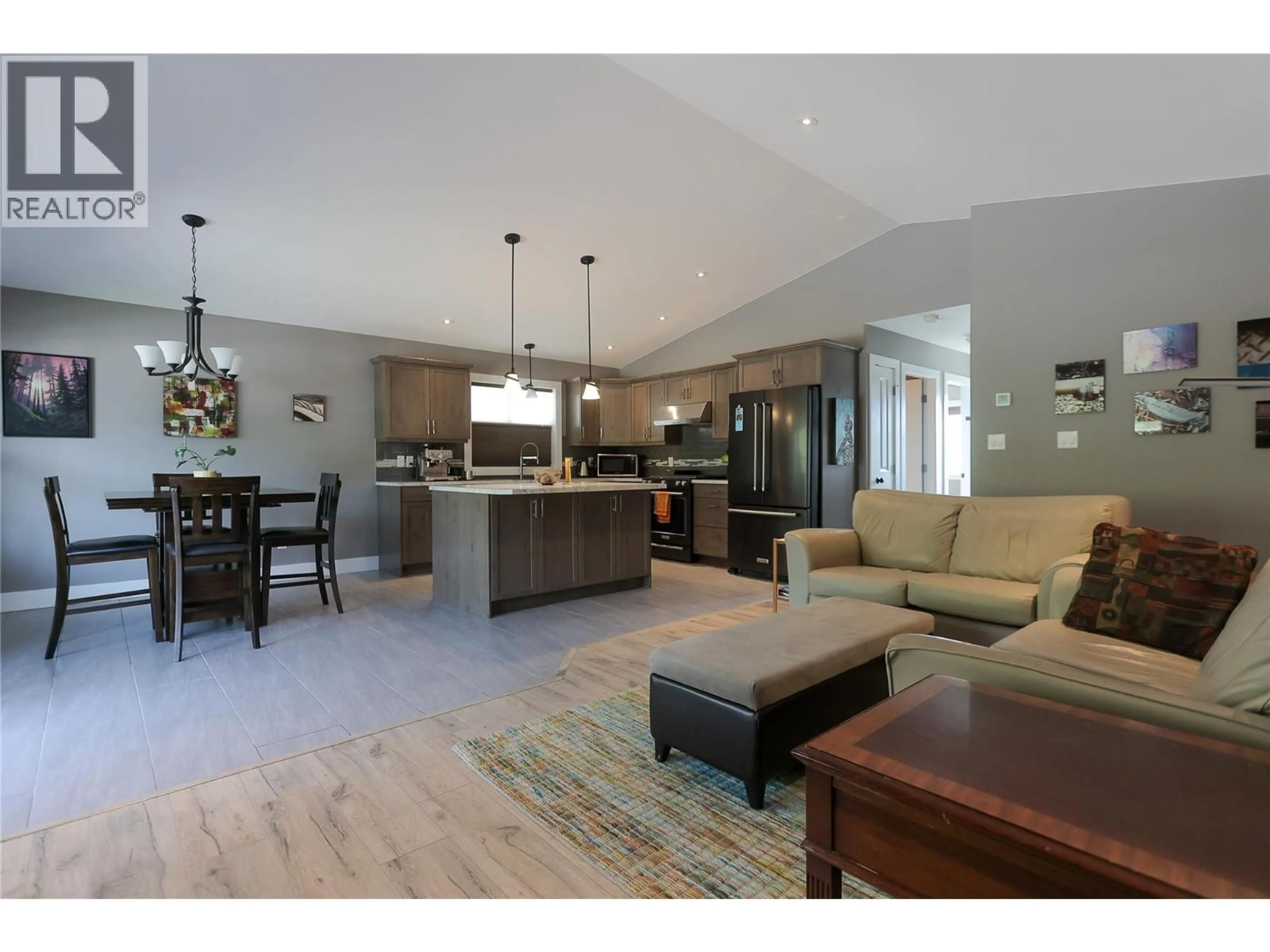 Open concept kitchen, unknown for 3905 16TH AVENUE, Castlegar British Columbia V1N4X8