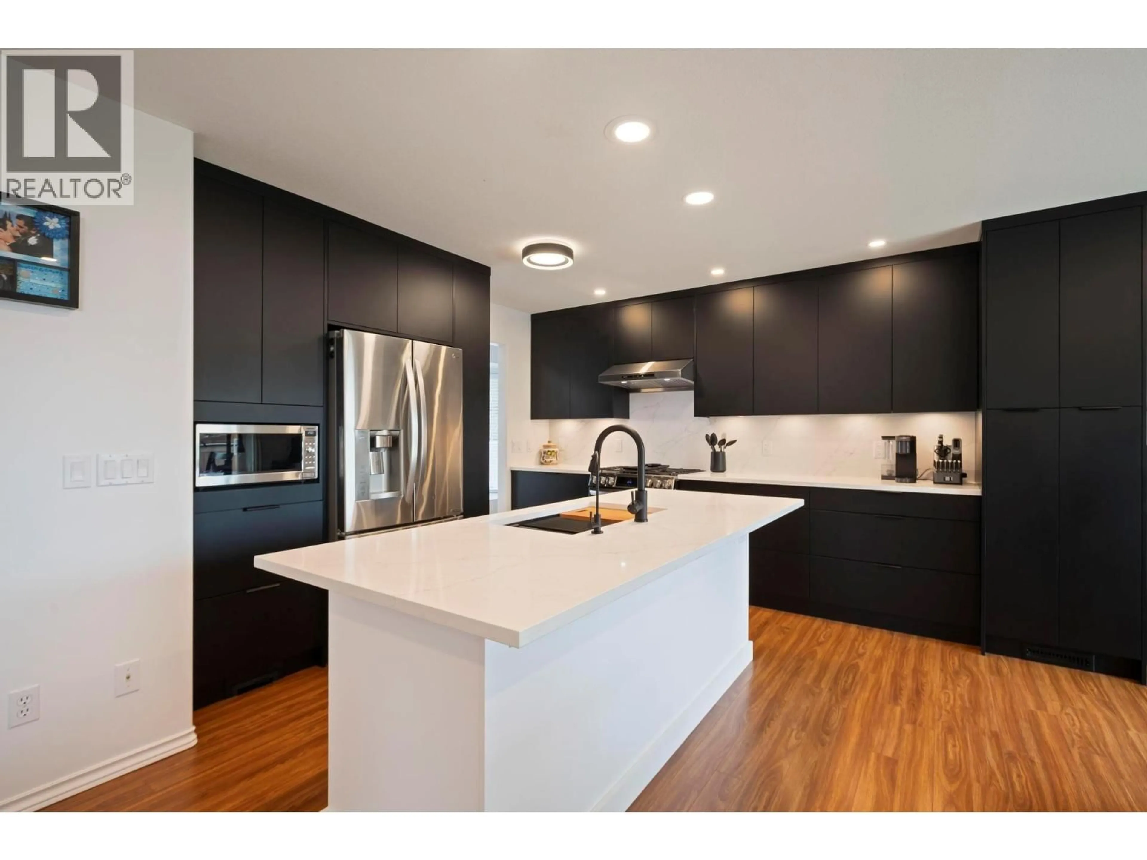 Contemporary kitchen, unknown for 3149 SHETLER DRIVE, West Kelowna British Columbia V4T1M4