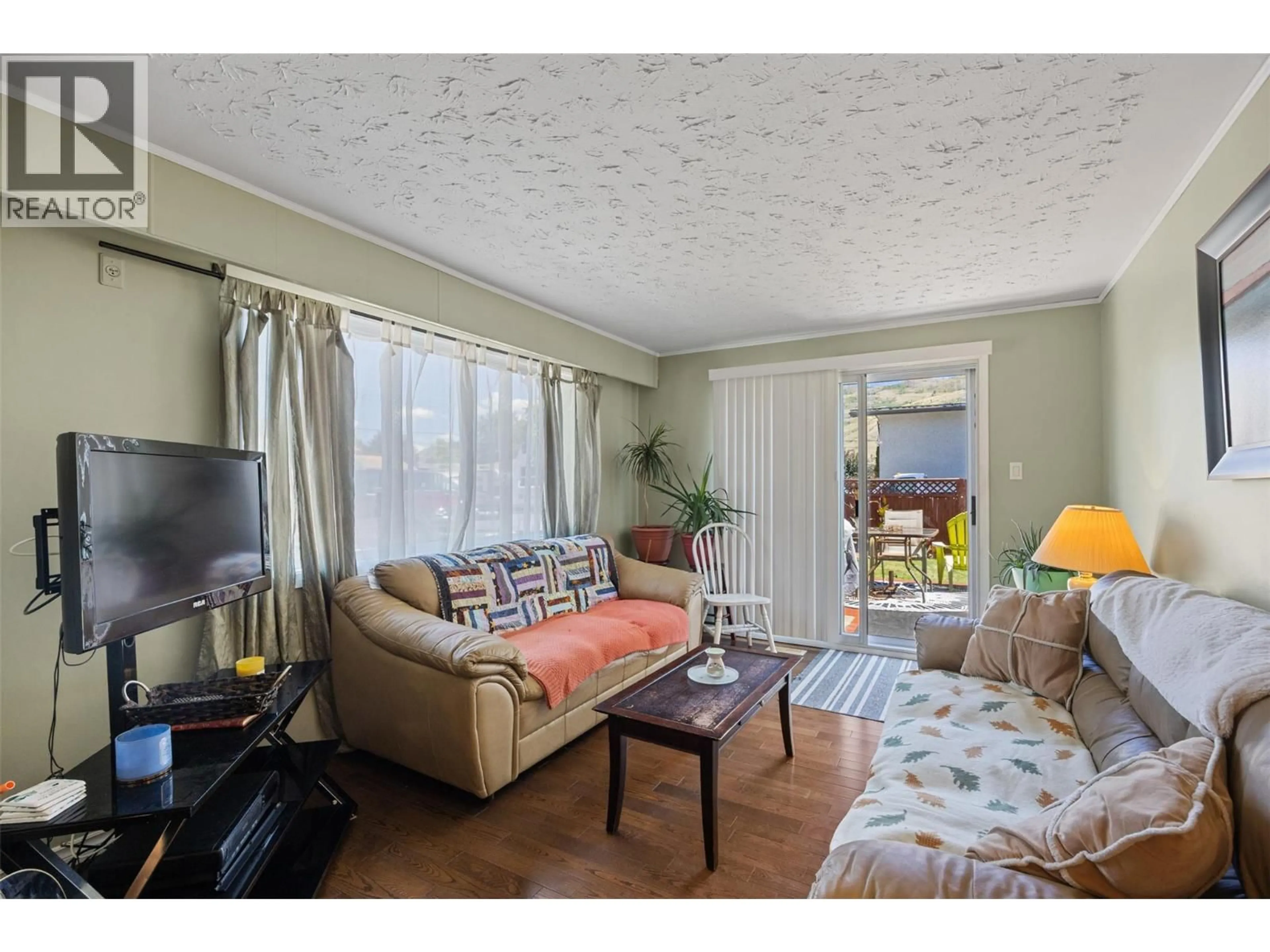 Living room with furniture, wood/laminate floor for 835 PINE SPRINGS ROAD, Kamloops British Columbia V2B6R3