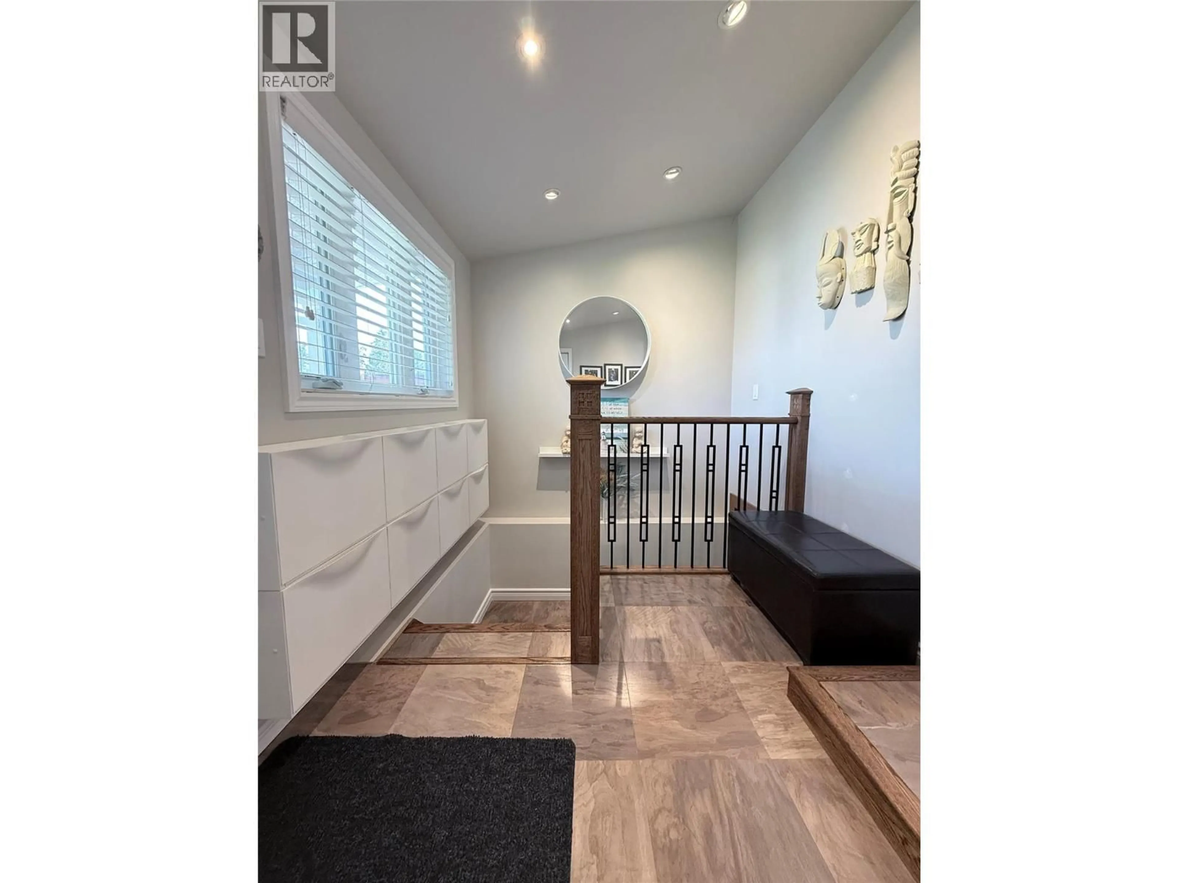 Indoor entryway for 1600 4TH STREET NORTH, Cranbrook British Columbia V1C3L7
