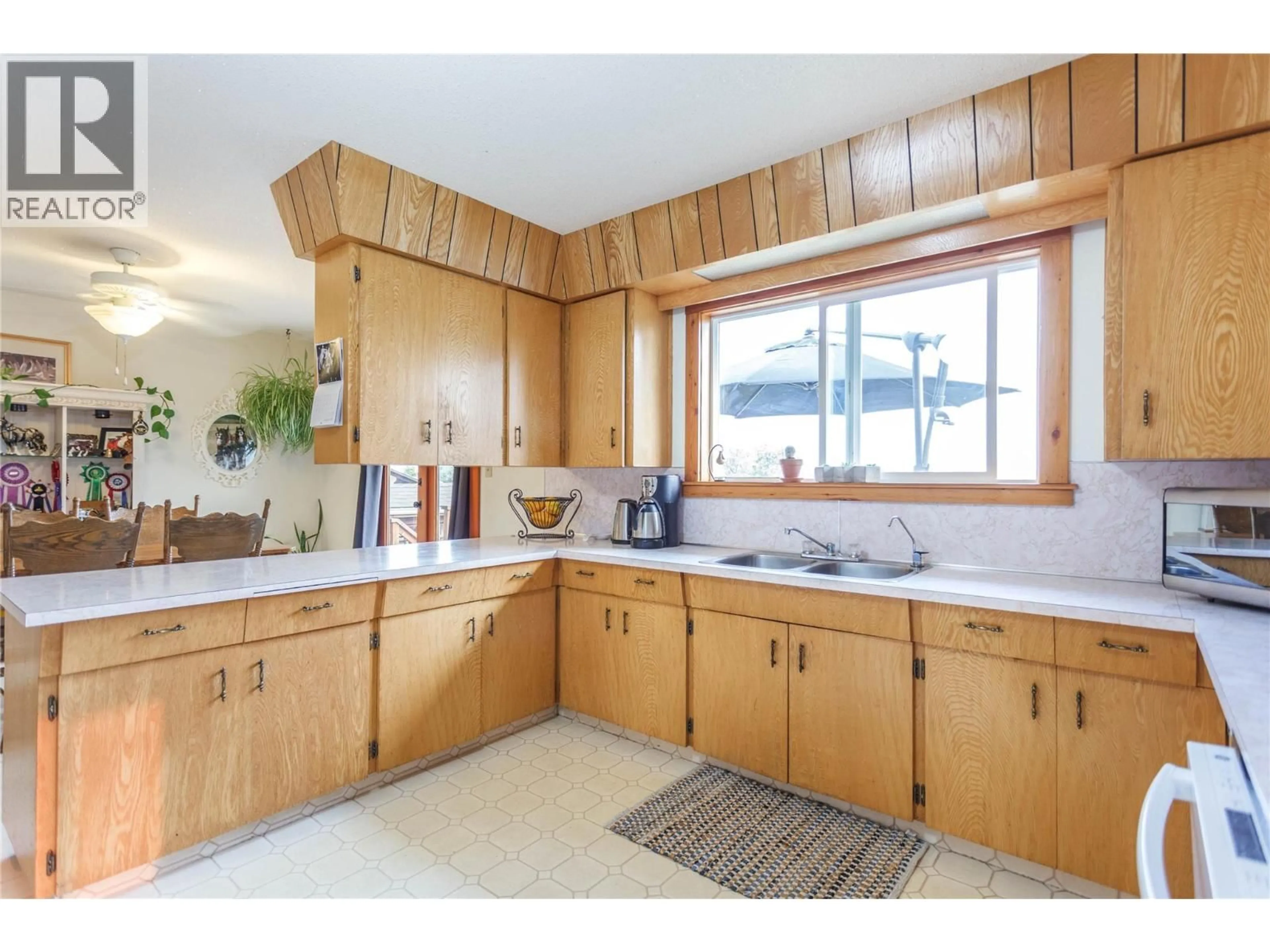 Standard kitchen, unknown for 4715 GRANDVIEW FLATS ROAD, Spallumcheen British Columbia V4Y0P8