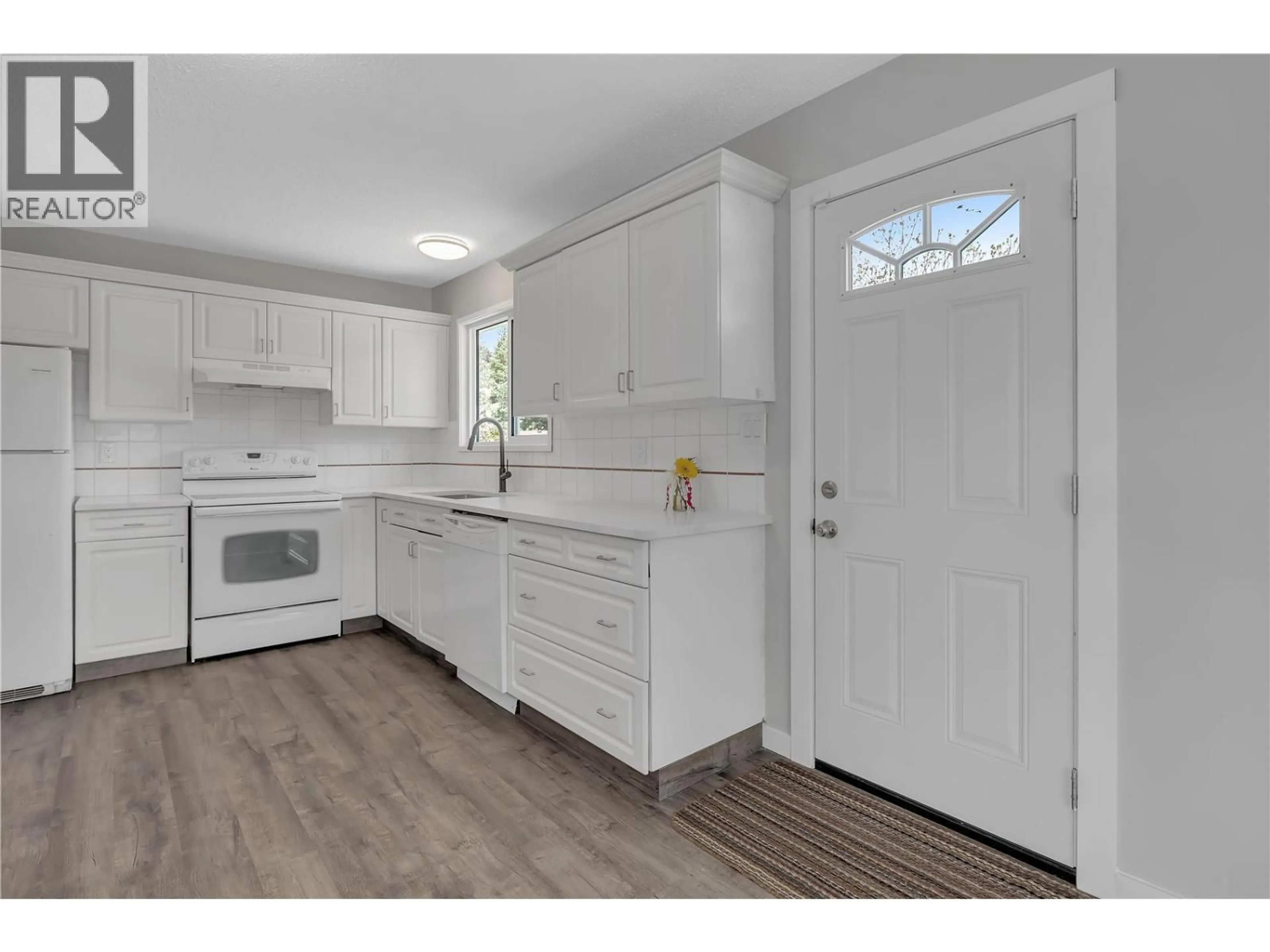 Standard kitchen, unknown for 1075 CACTUS ROAD, Kelowna British Columbia V1X5N2