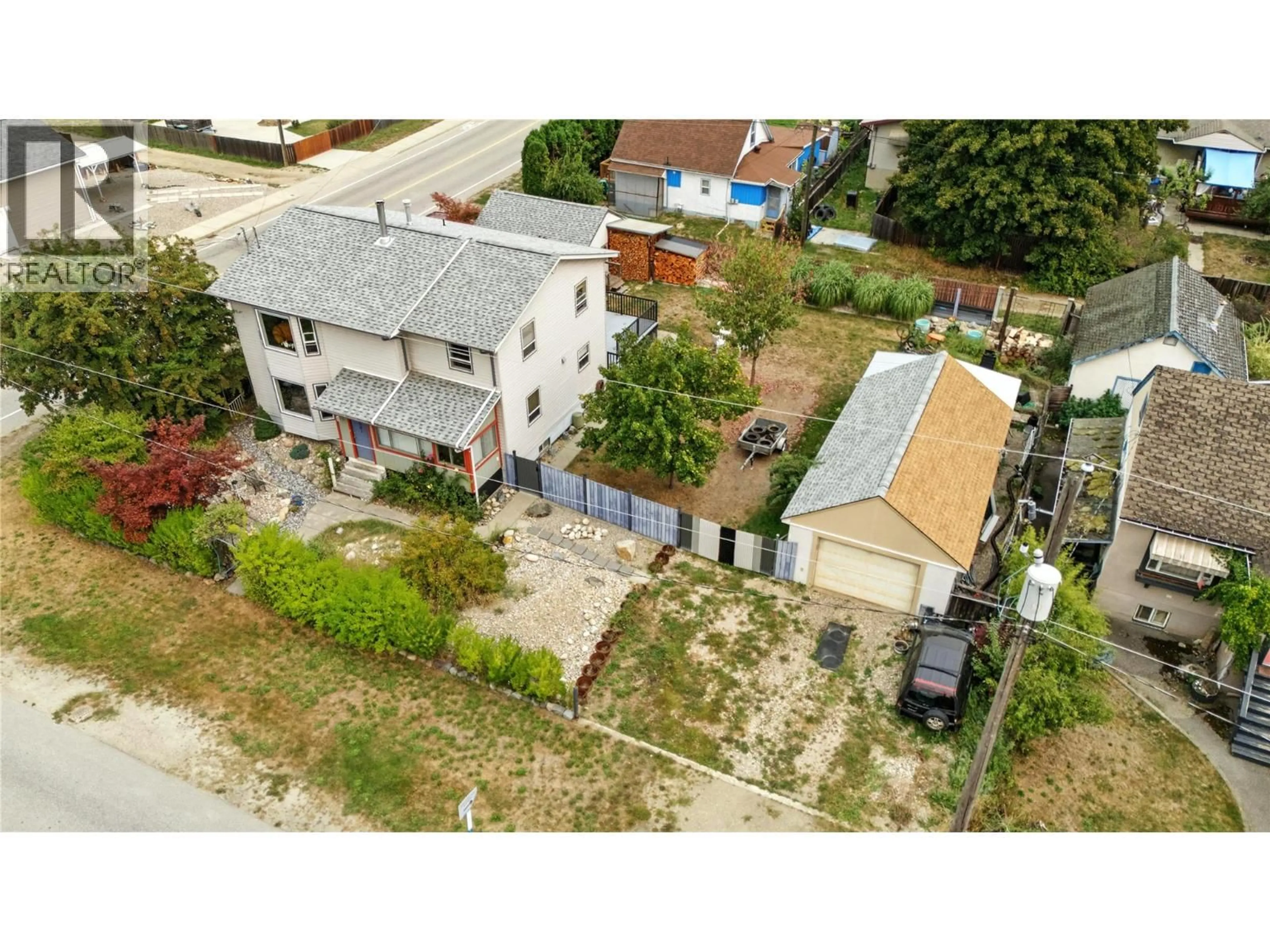 A pic from outside/outdoor area/front of a property/back of a property/a pic from drone, street for 501 5TH AVENUE, Castlegar British Columbia V1N1W1