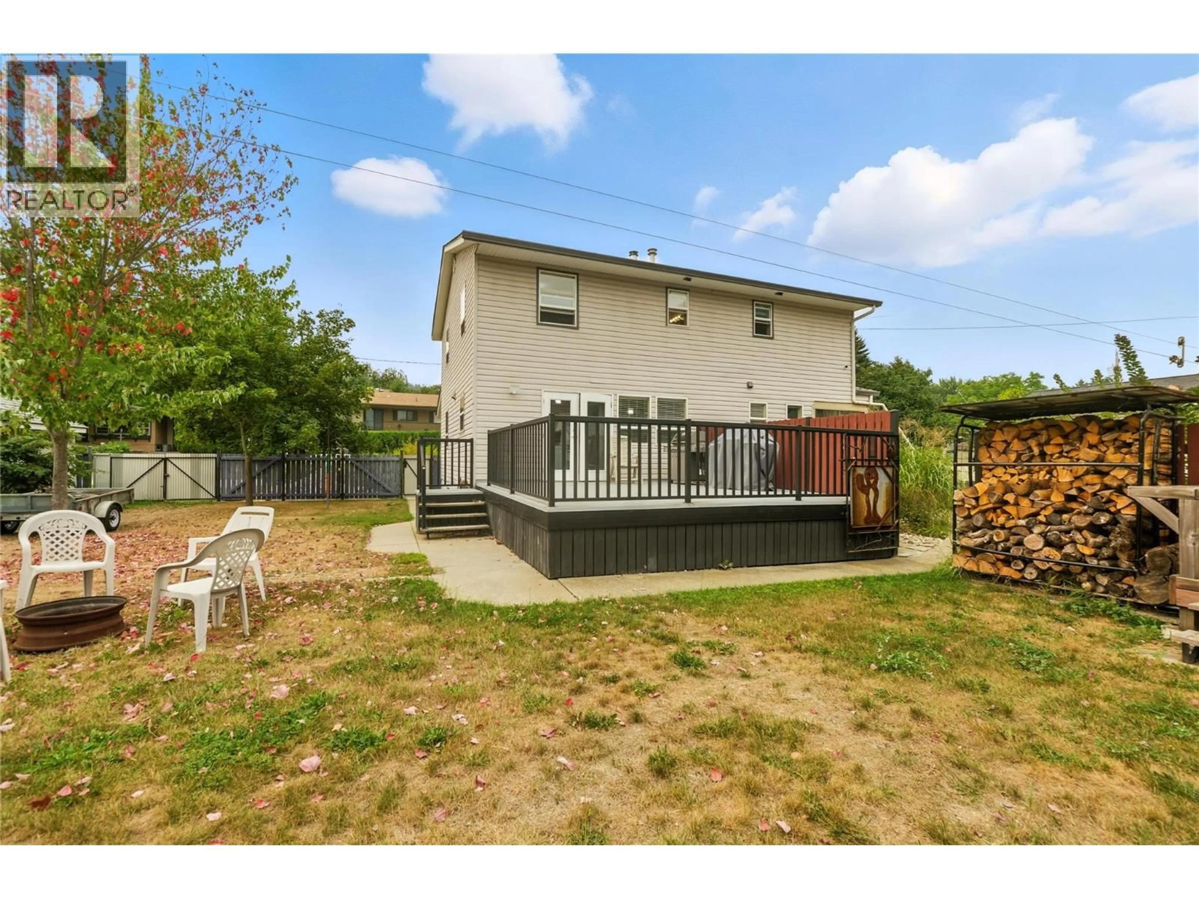 Patio, street for 501 5TH AVENUE, Castlegar British Columbia V1N1W1