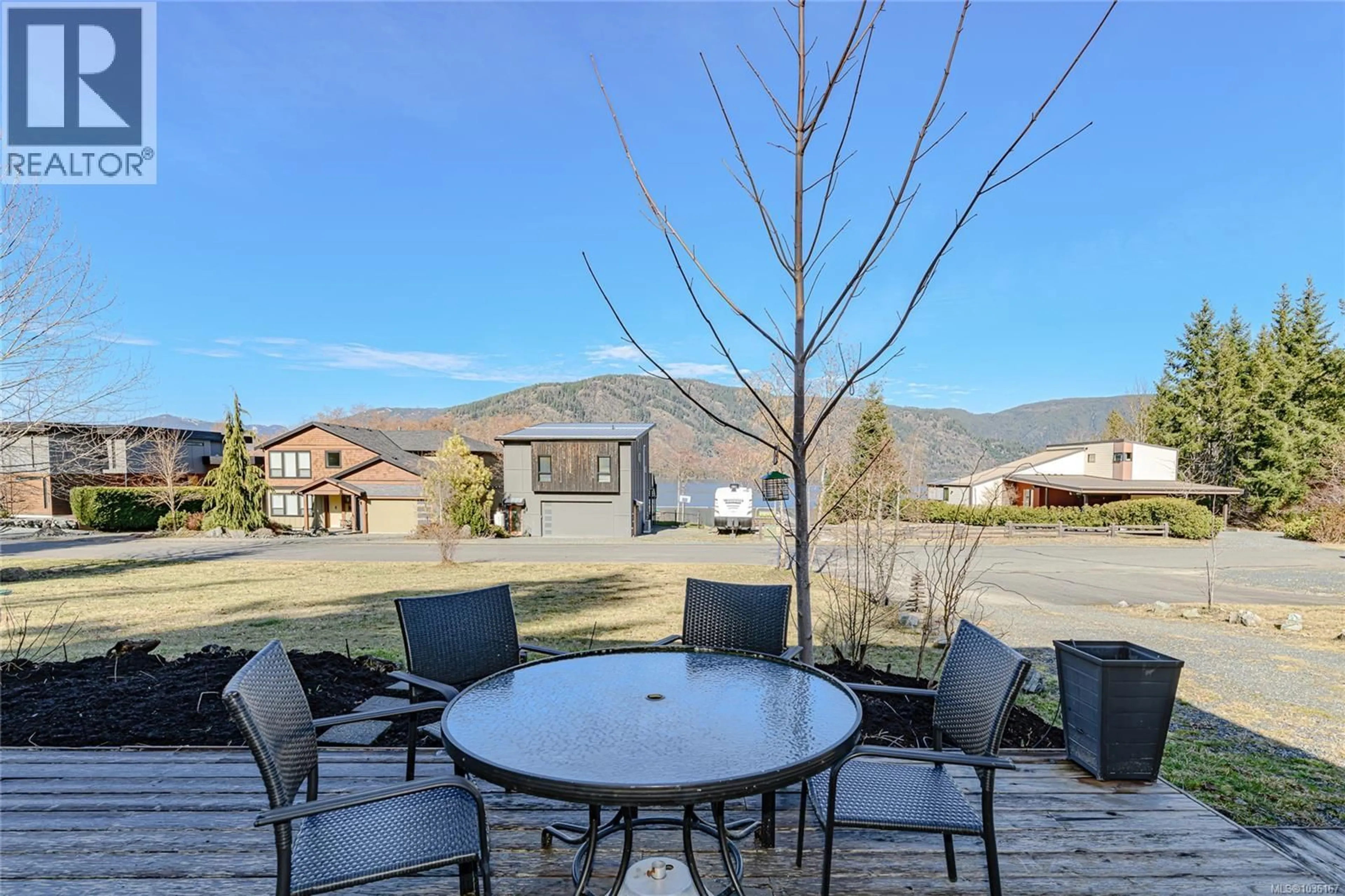 Patio, mountain view for 9854 STIN-QUA ROAD, Honeymoon Bay British Columbia V0R1Y0