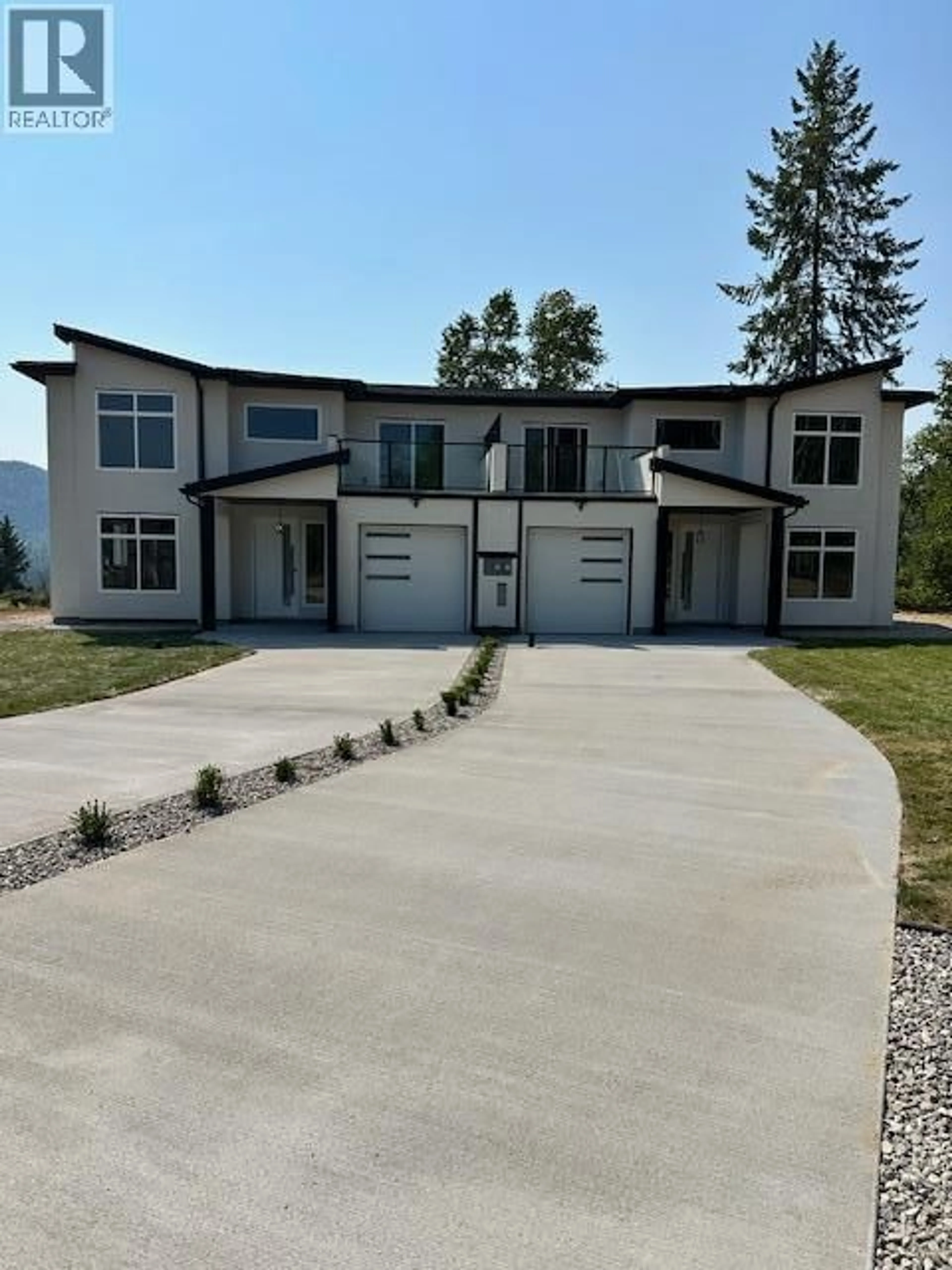 Home with vinyl exterior material, unknown for 3736 TOBA ROAD, Castlegar British Columbia V1N4Y3