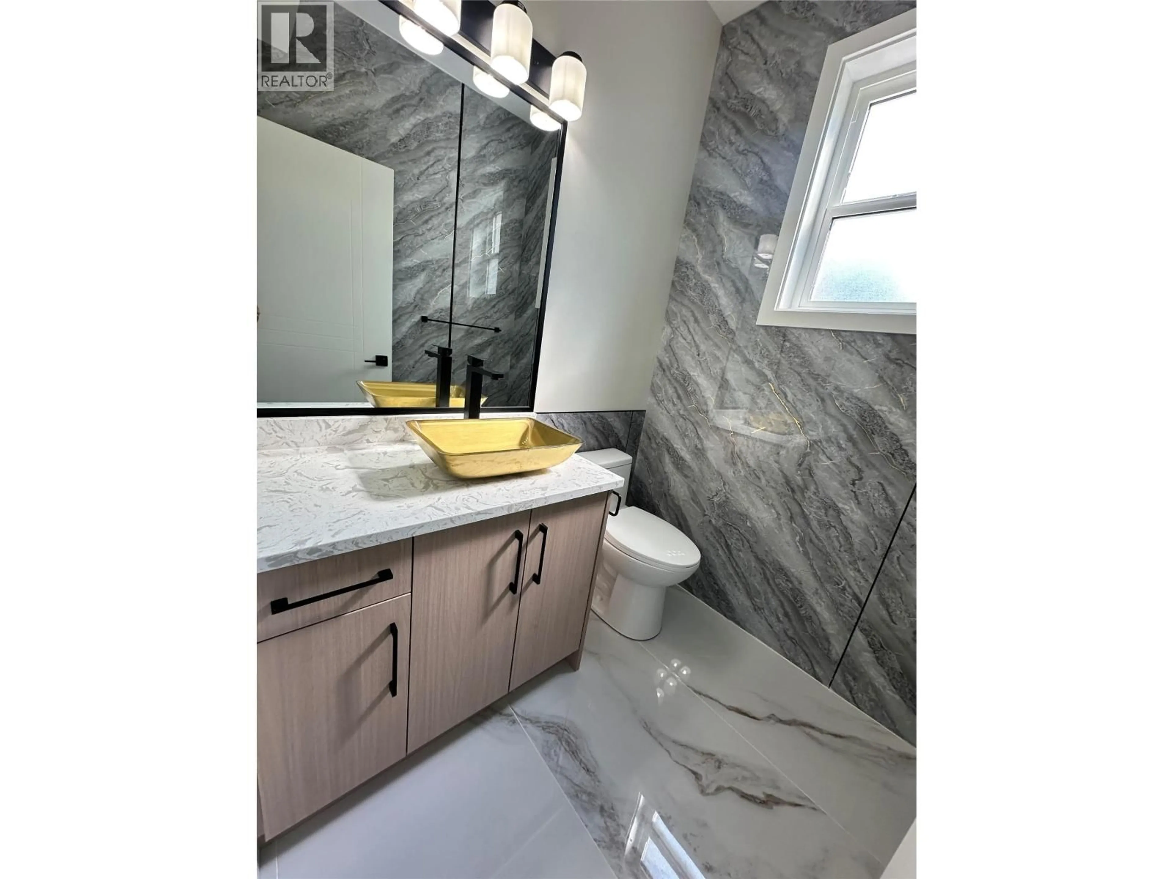 Contemporary bathroom, ceramic/tile floor for 3736 TOBA ROAD, Castlegar British Columbia V1N4Y3