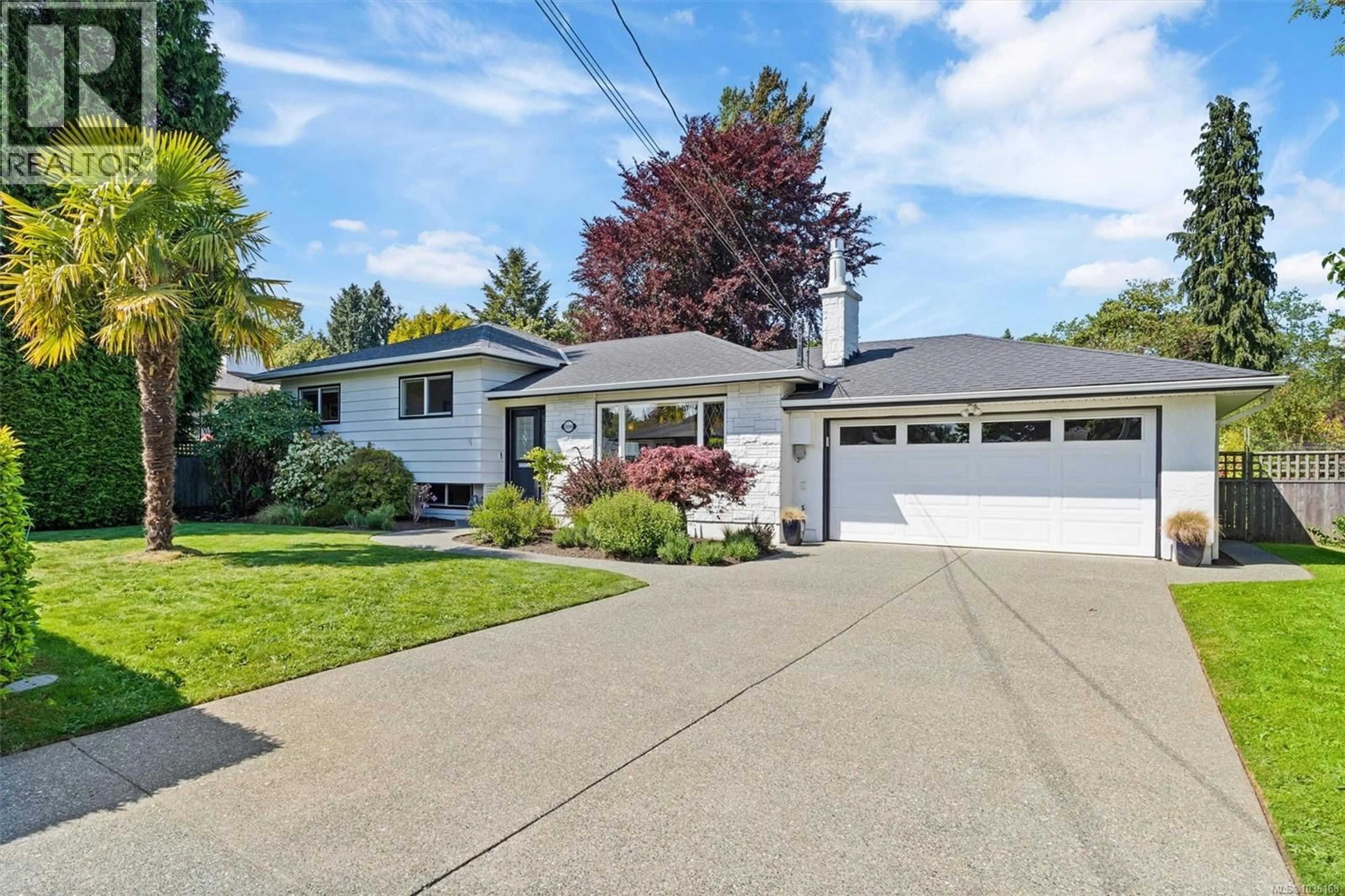 Home with vinyl exterior material, street for 2090 MCNEILL AVENUE, Oak Bay British Columbia V8S2X8