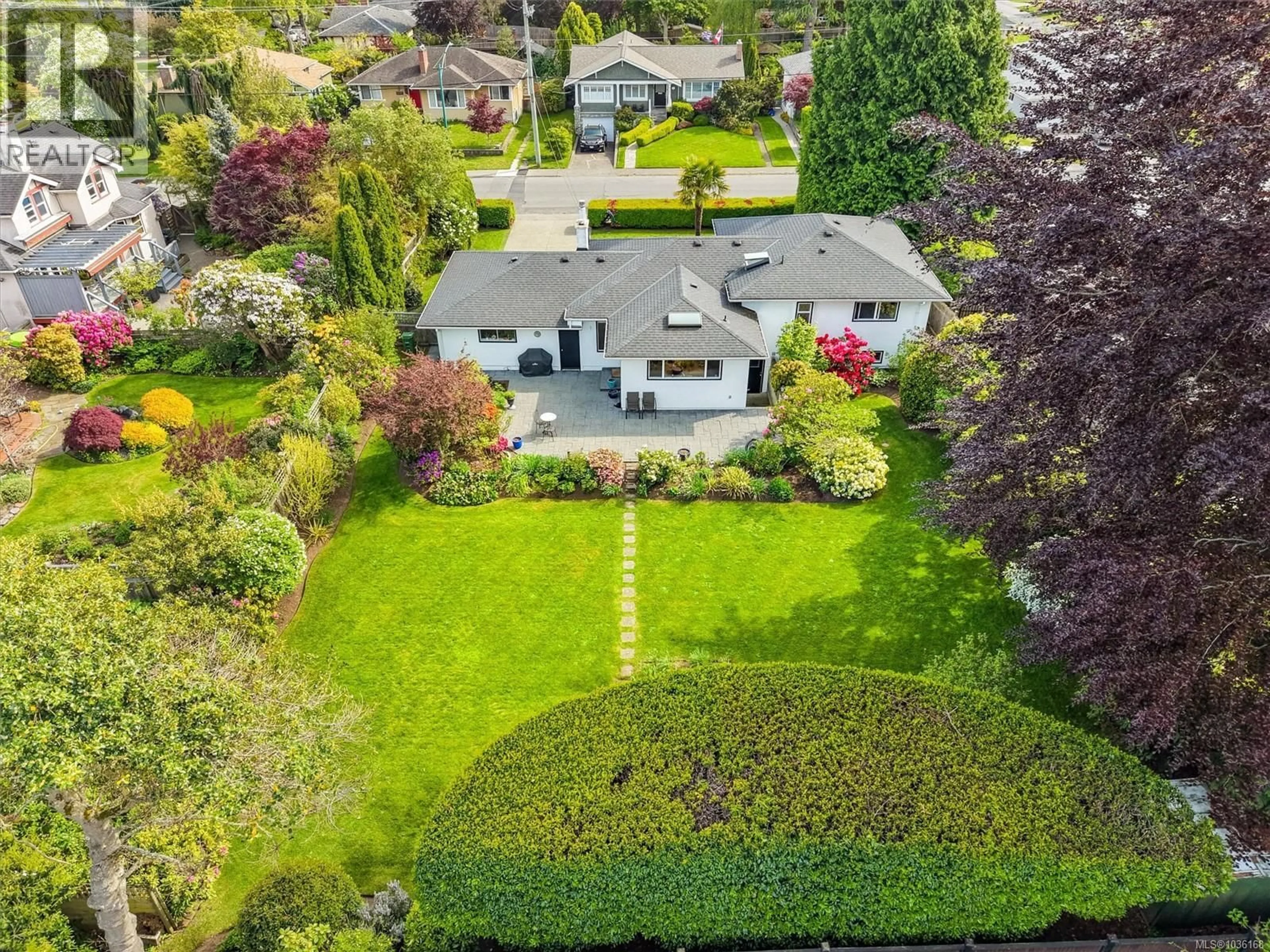 A pic from outside/outdoor area/front of a property/back of a property/a pic from drone, street for 2090 MCNEILL AVENUE, Oak Bay British Columbia V8S2X8
