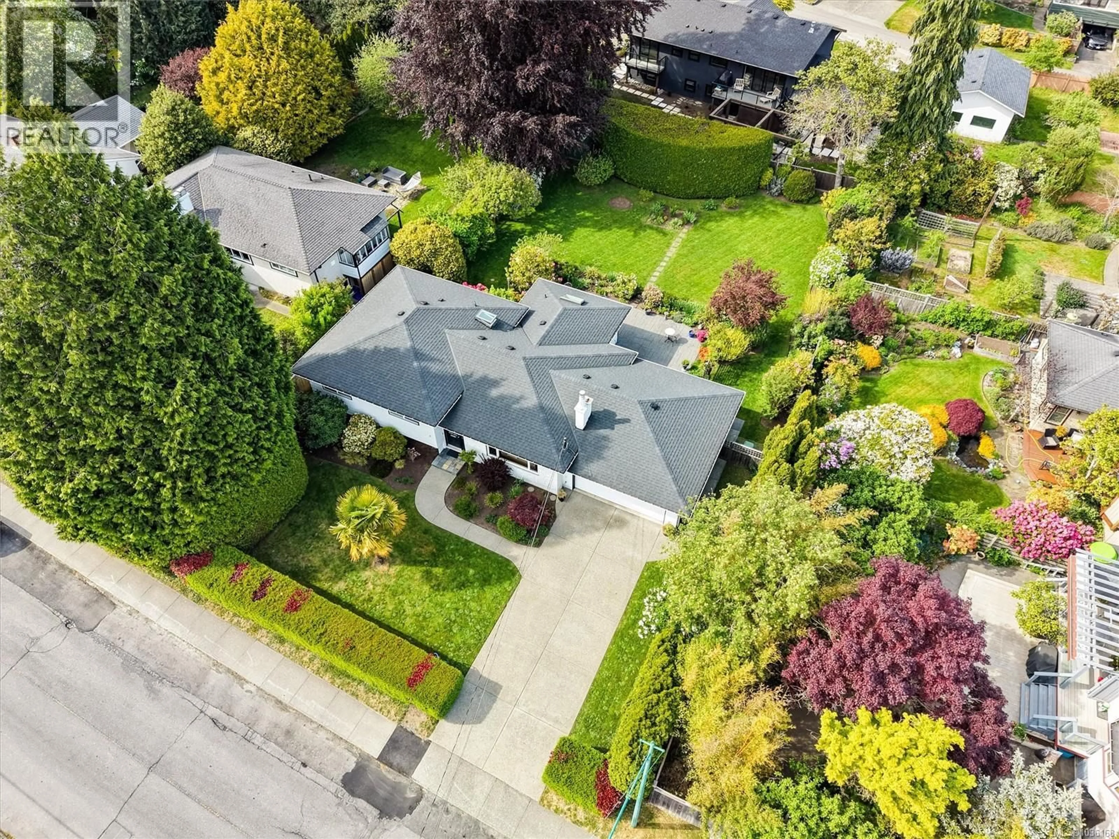 A pic from outside/outdoor area/front of a property/back of a property/a pic from drone, street for 2090 MCNEILL AVENUE, Oak Bay British Columbia V8S2X8