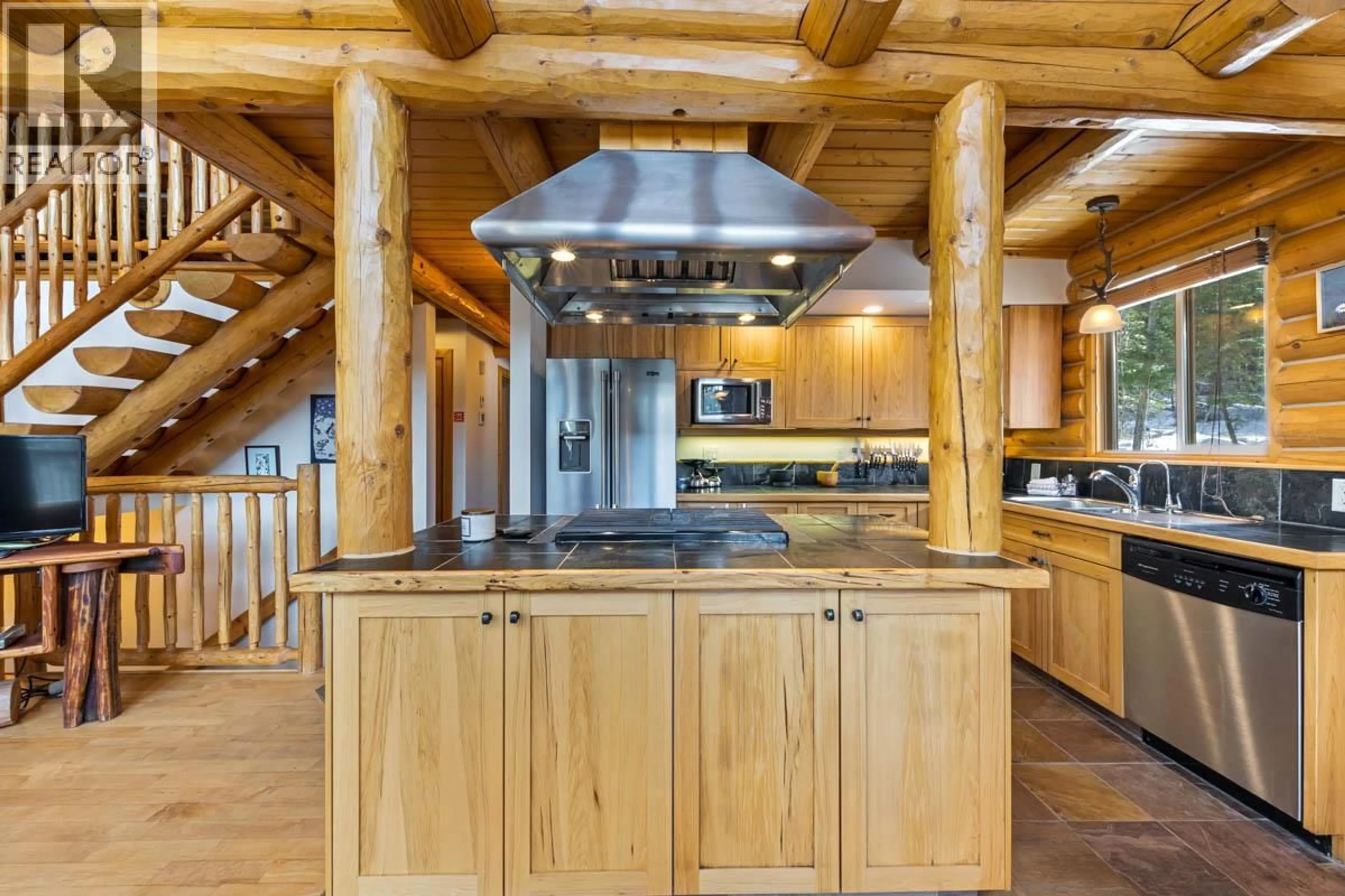 Rustic kitchen, unknown for 7360 CAHILTY CRESCENT, Kamloops British Columbia V0E5N0