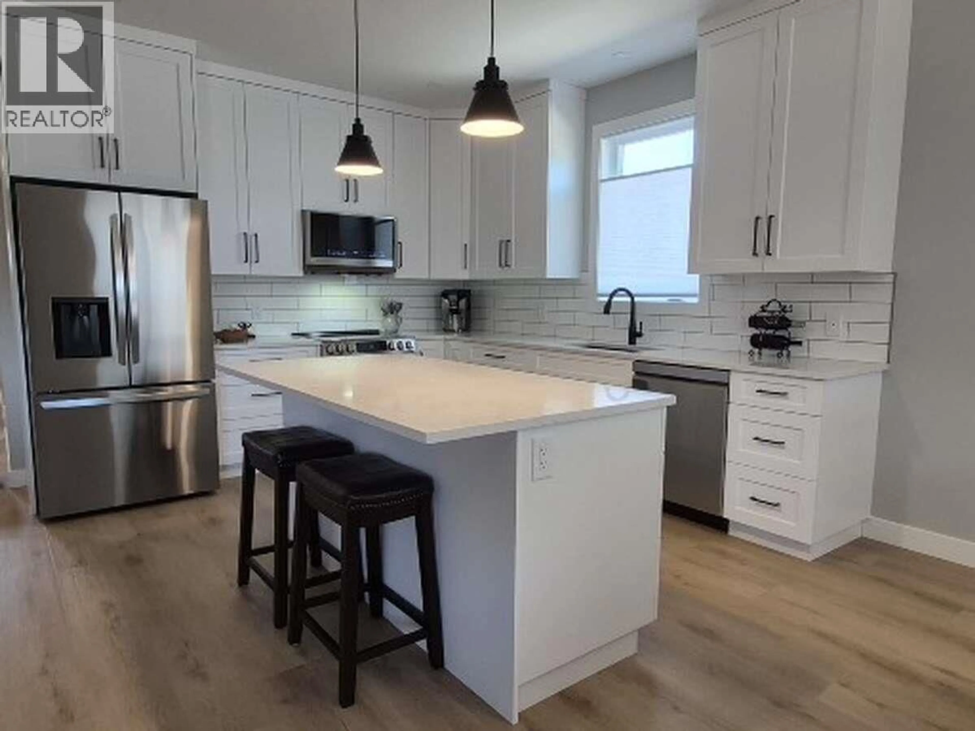 Open concept kitchen, unknown for 16 - 1330 10TH STREET SOUTHWEST, Salmon Arm British Columbia V1E0E4