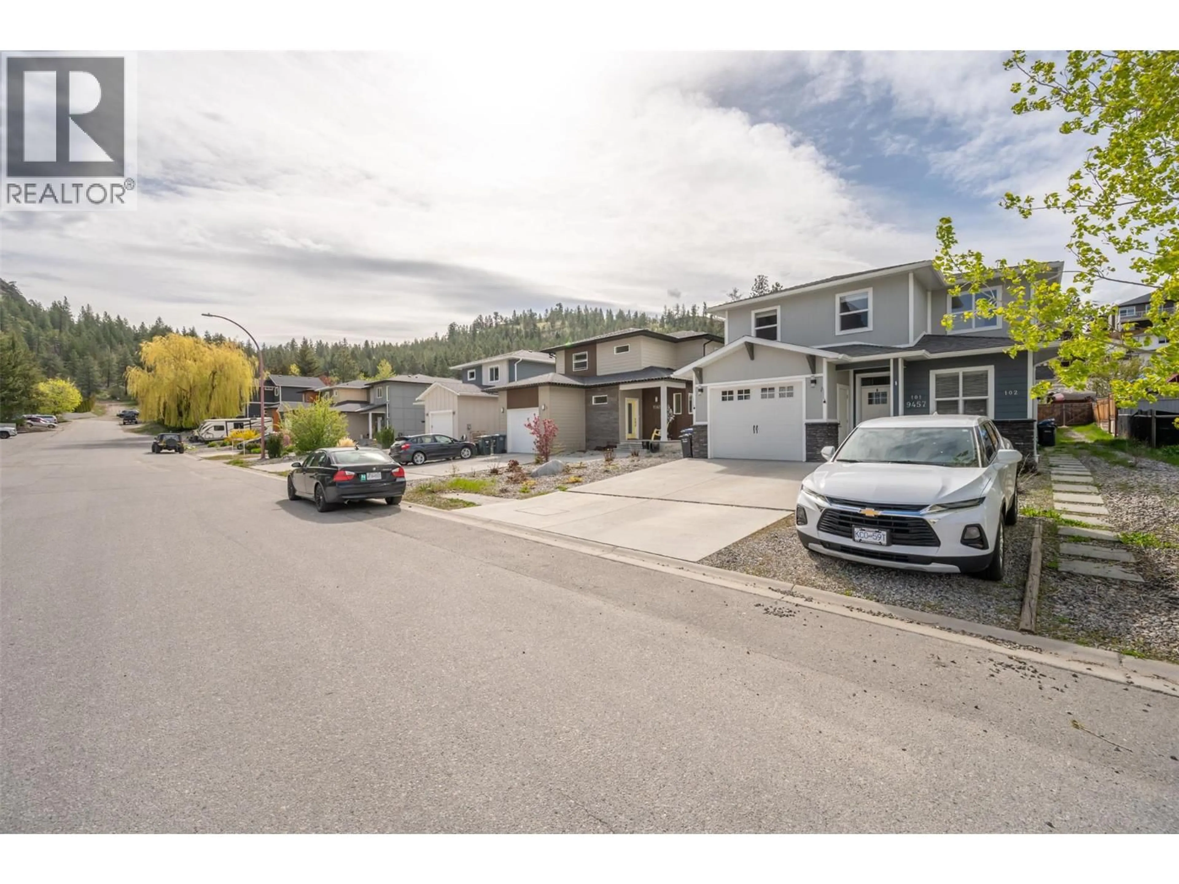 A pic from outside/outdoor area/front of a property/back of a property/a pic from drone, street for 9457 ALDER STREET, Summerland British Columbia V0H1Z2