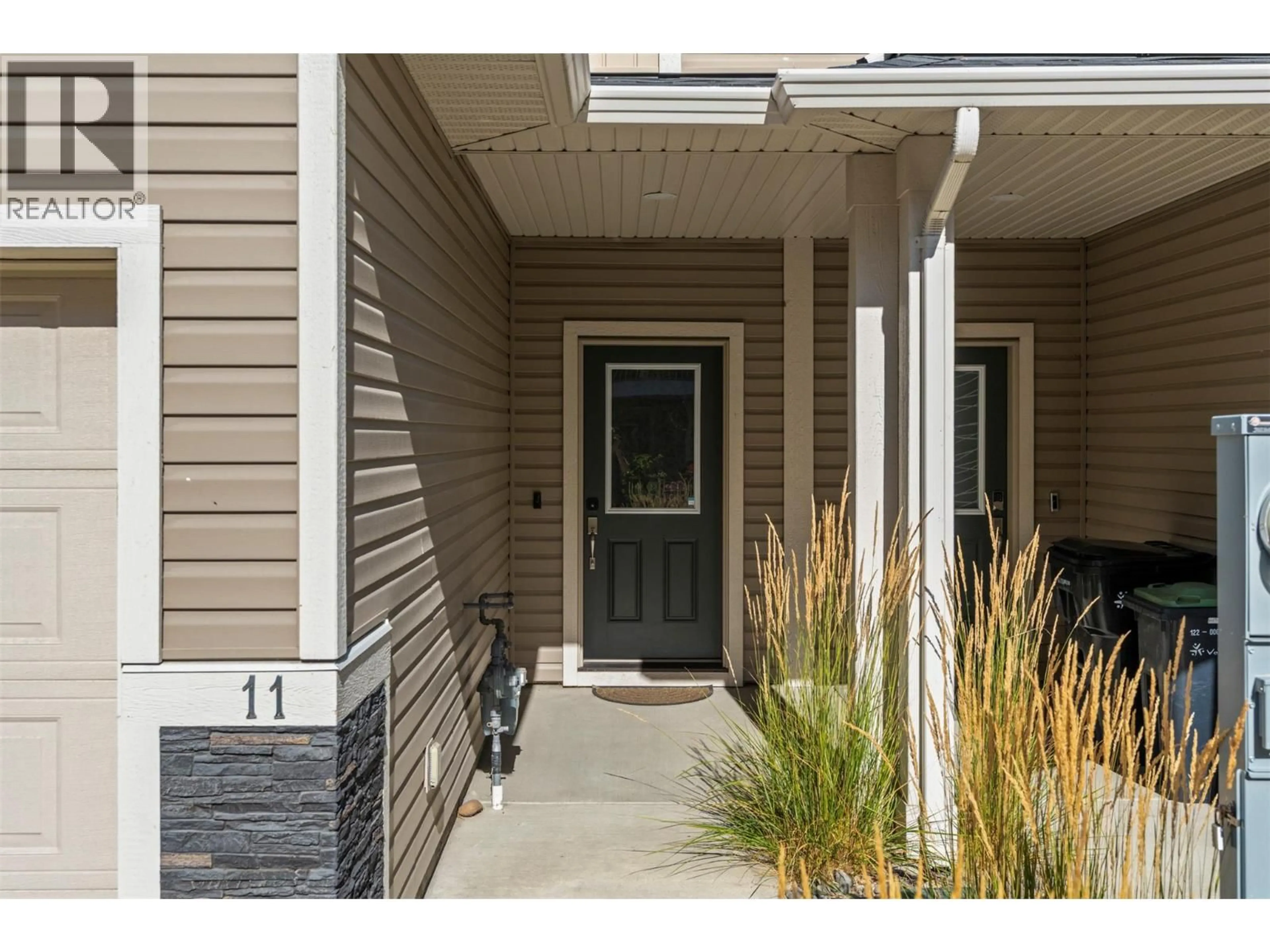 Indoor entryway for 11 - 4700 OKANAGAN AVENUE, Vernon British Columbia V1T9Y7