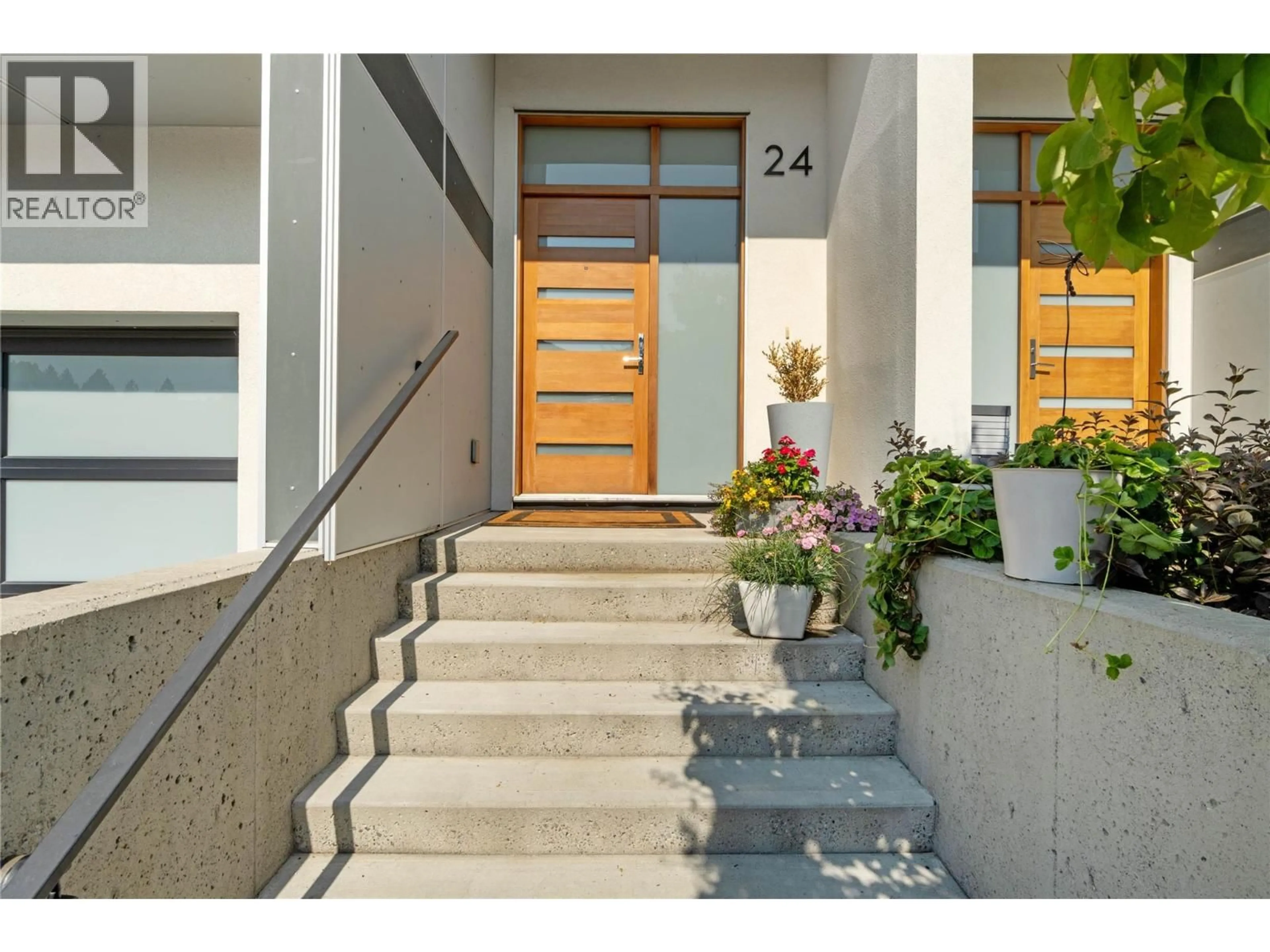 Indoor entryway for 24 - 1395 PRAIRIE ROSE DRIVE, Kamloops British Columbia V2E0B9