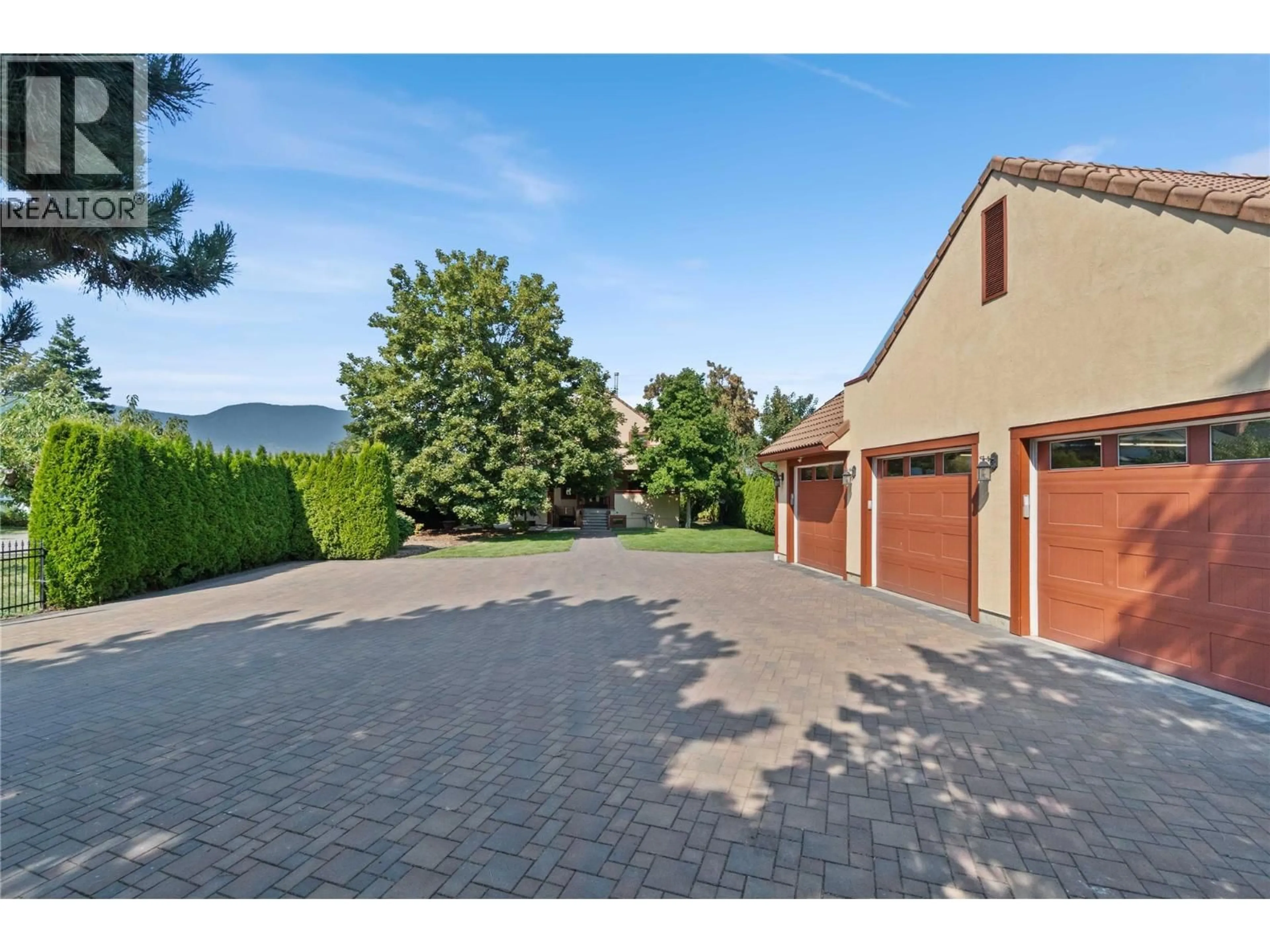 A pic from outside/outdoor area/front of a property/back of a property/a pic from drone, street for 1097 9 AVENUE NORTHEAST, Salmon Arm British Columbia V1E4A8