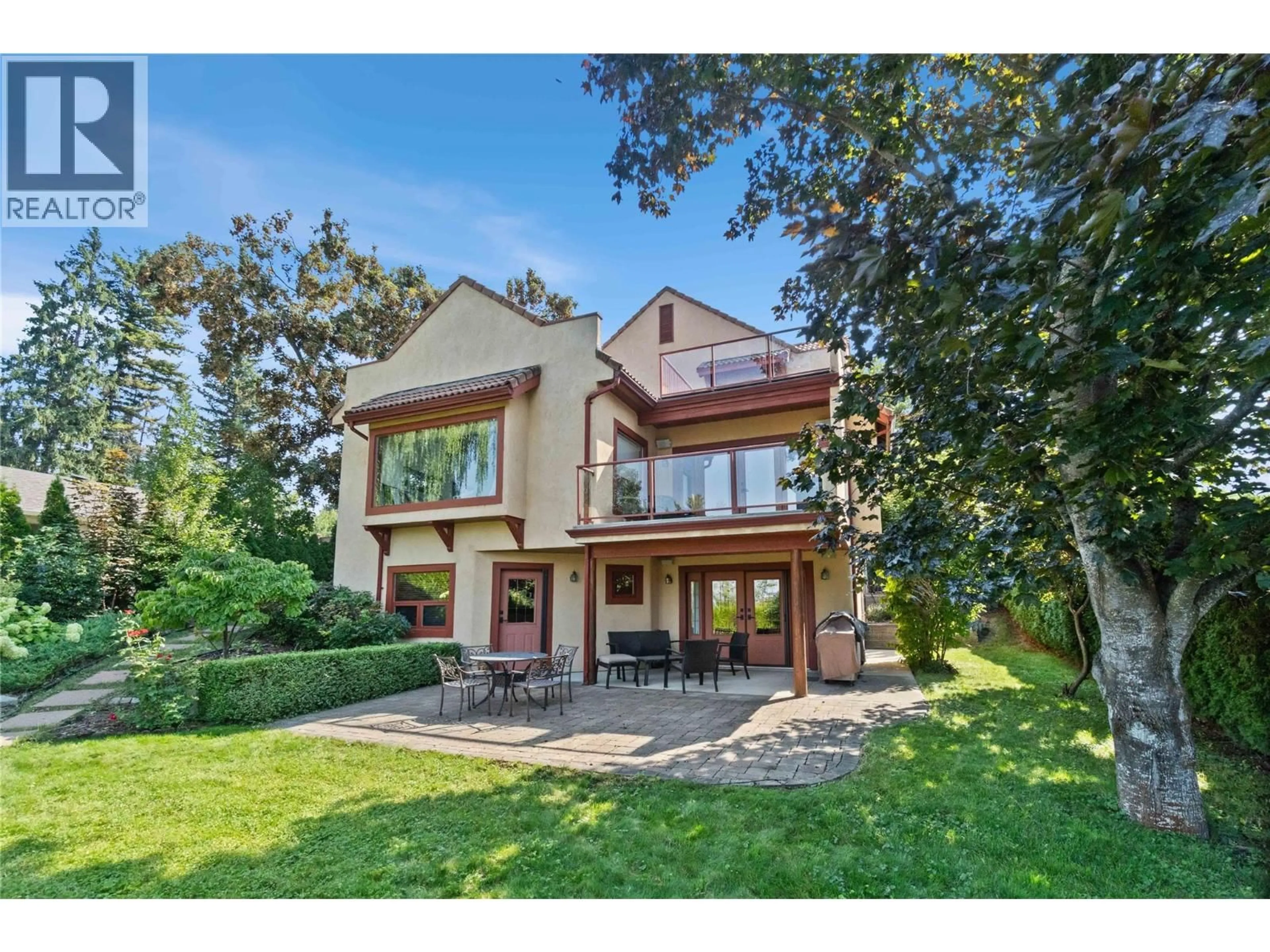 A pic from outside/outdoor area/front of a property/back of a property/a pic from drone, water/lake/river/ocean view for 1097 9 AVENUE NORTHEAST, Salmon Arm British Columbia V1E4A8
