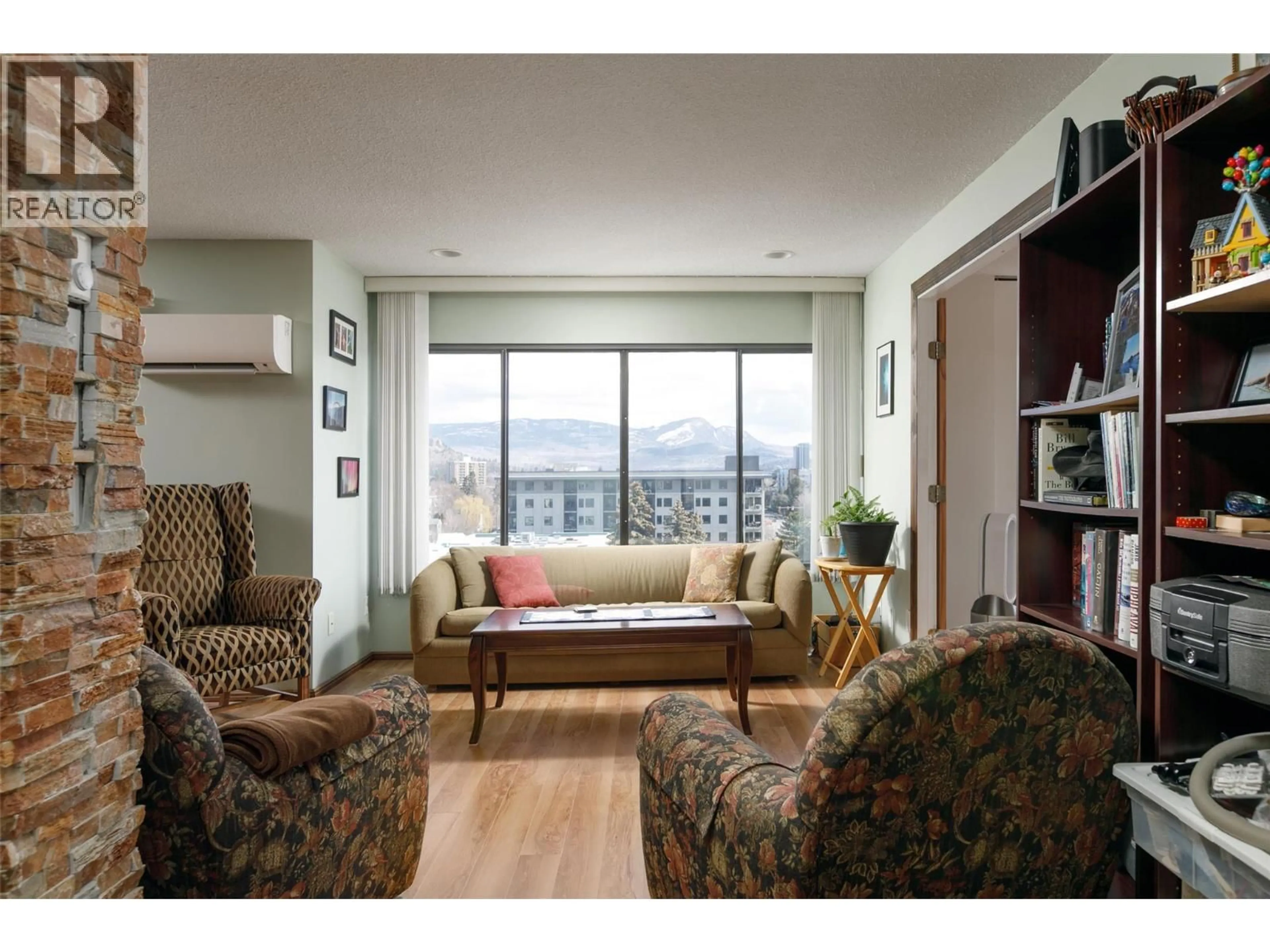 Living room with furniture, wood/laminate floor for 807 - 737 LEON AVENUE, Kelowna British Columbia V1Y8L6