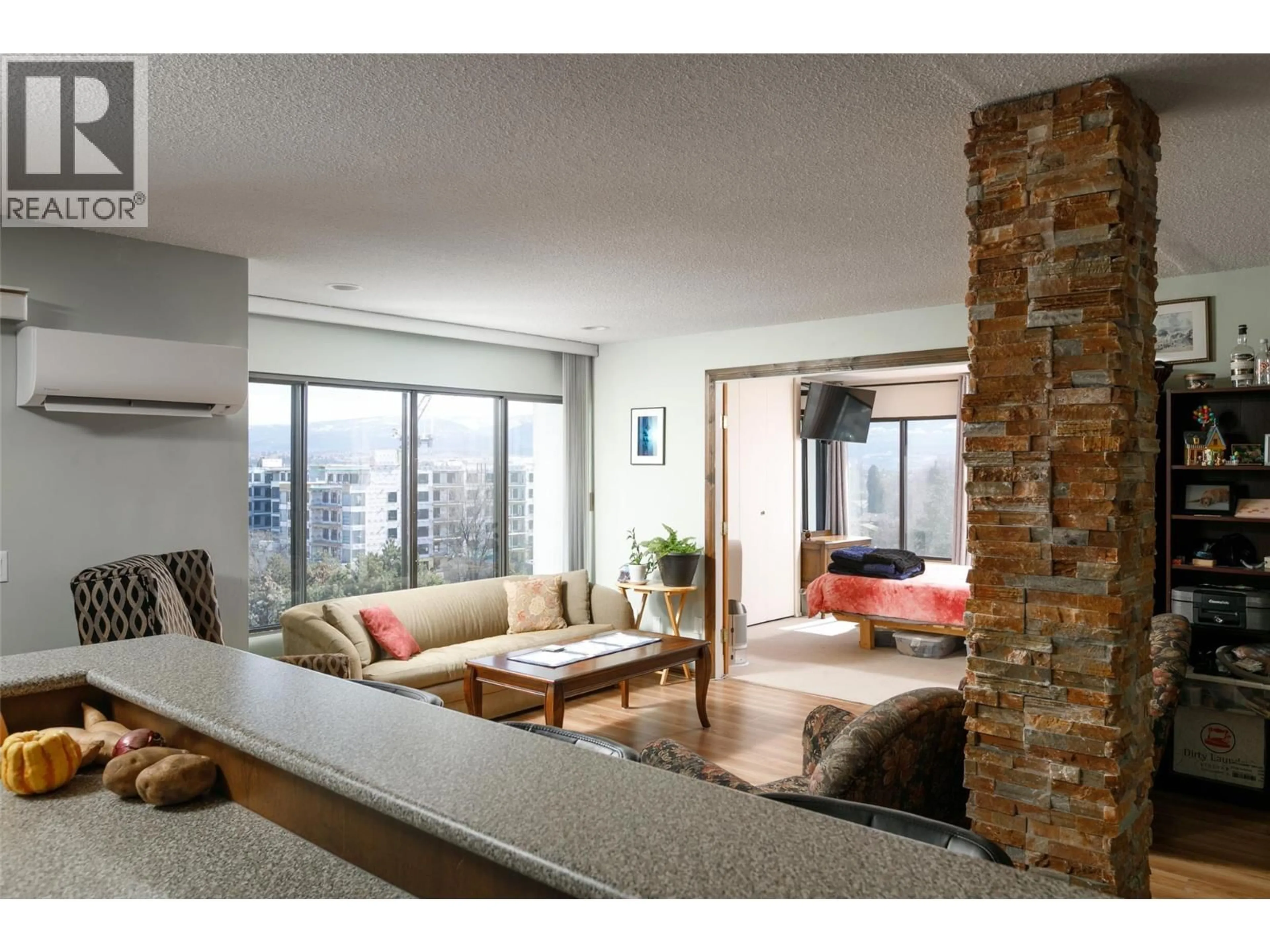 Living room with furniture, unknown for 807 - 737 LEON AVENUE, Kelowna British Columbia V1Y8L6
